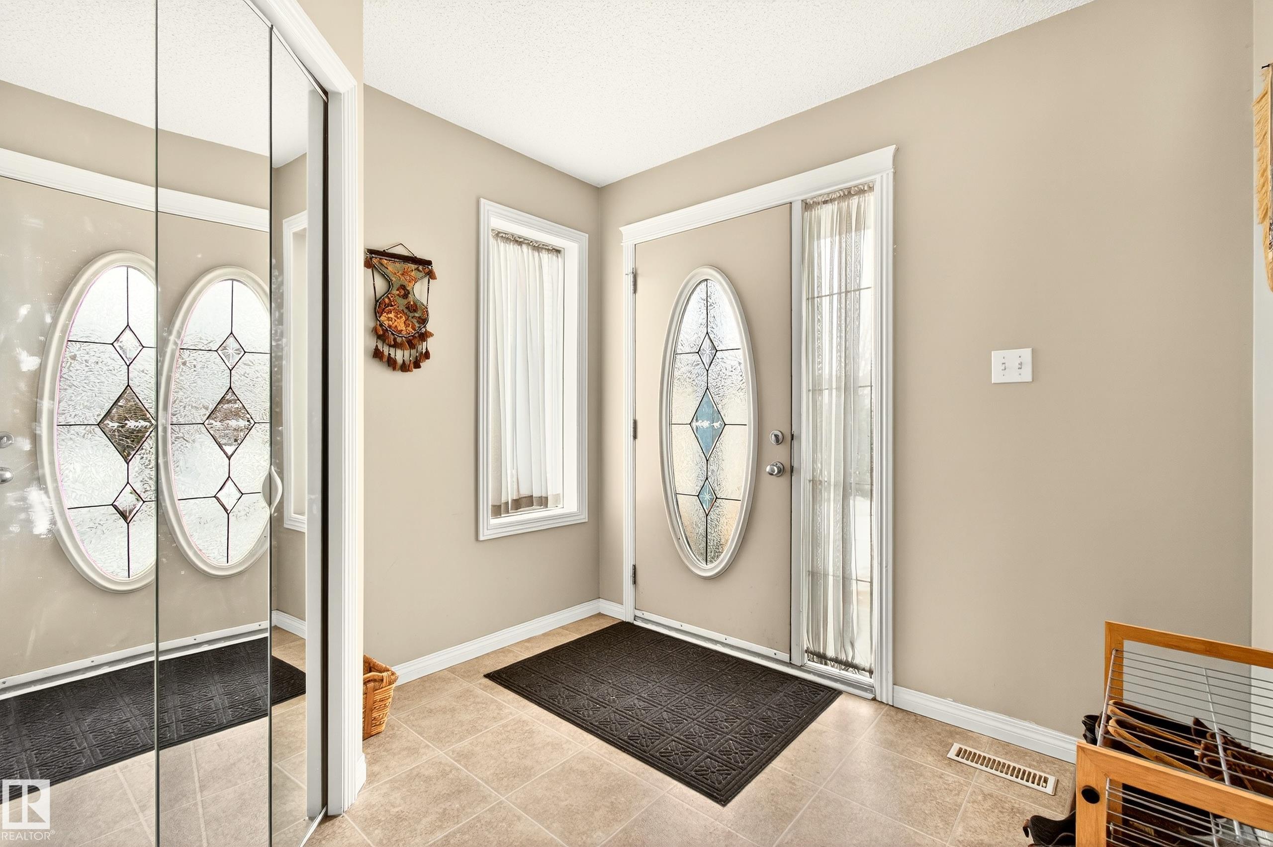 8922 5av SW, Ellerslie, Edmonton