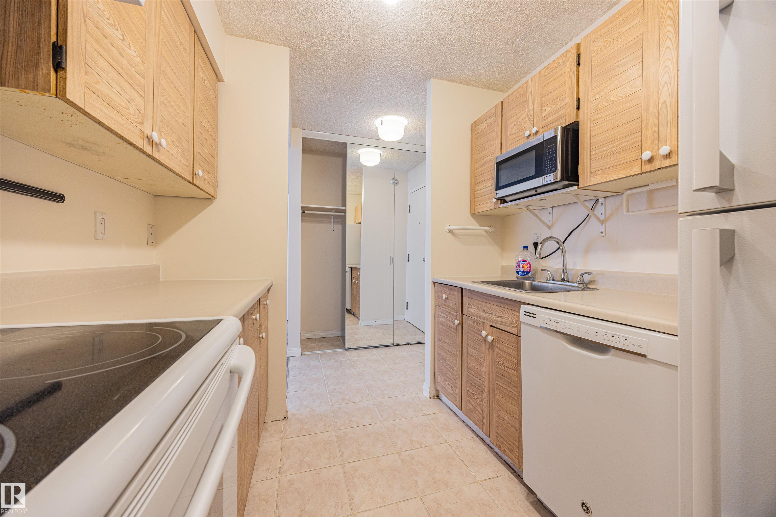 Photo 12 at 606 - 9917 110 Street NW, Wîhkwêntôwin, Edmonton