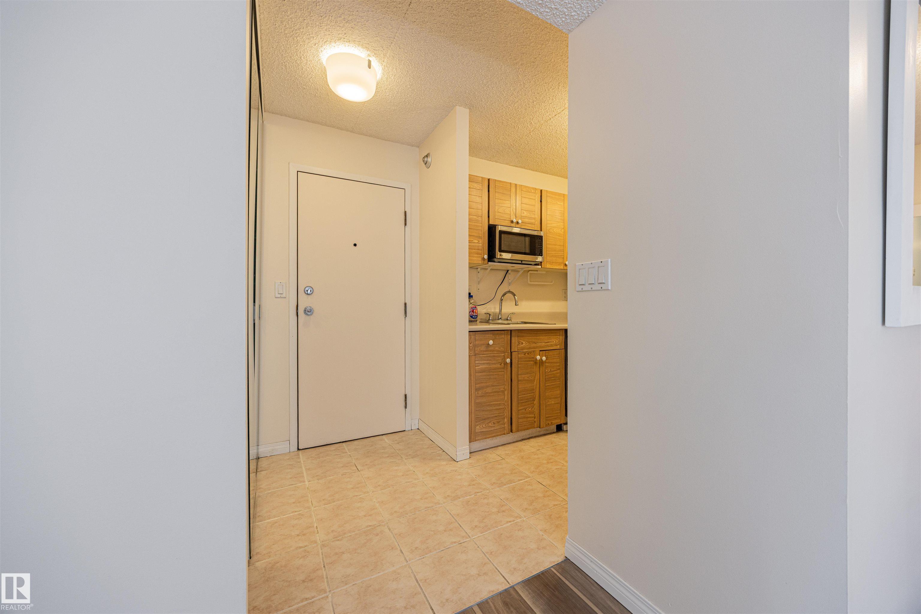 Photo 8 at 606 - 9917 110 Street NW, Wîhkwêntôwin, Edmonton