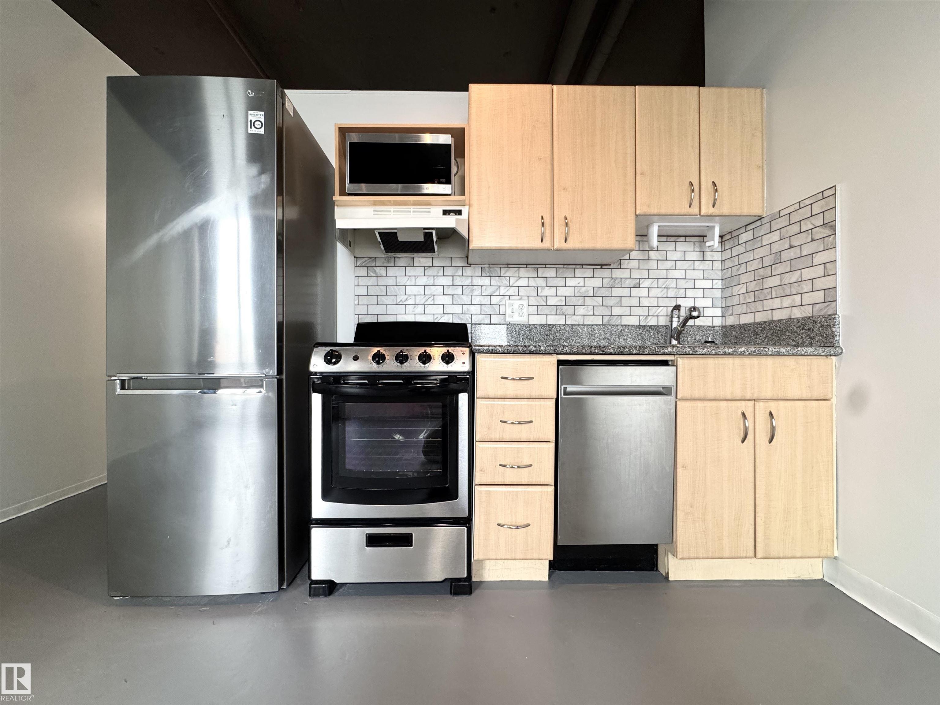 https://zimg.paragon.ice.com/ParagonImages/Property/PM/RAE/225397838/14/0/0/dcd2ab7bf8faf5d38cf04416ca14af7b/1/7717d5ea9b9849dda418ab798cead7bc/225397838-e07cd27b-21b9-476d-848e-f79c76836f17.JPG