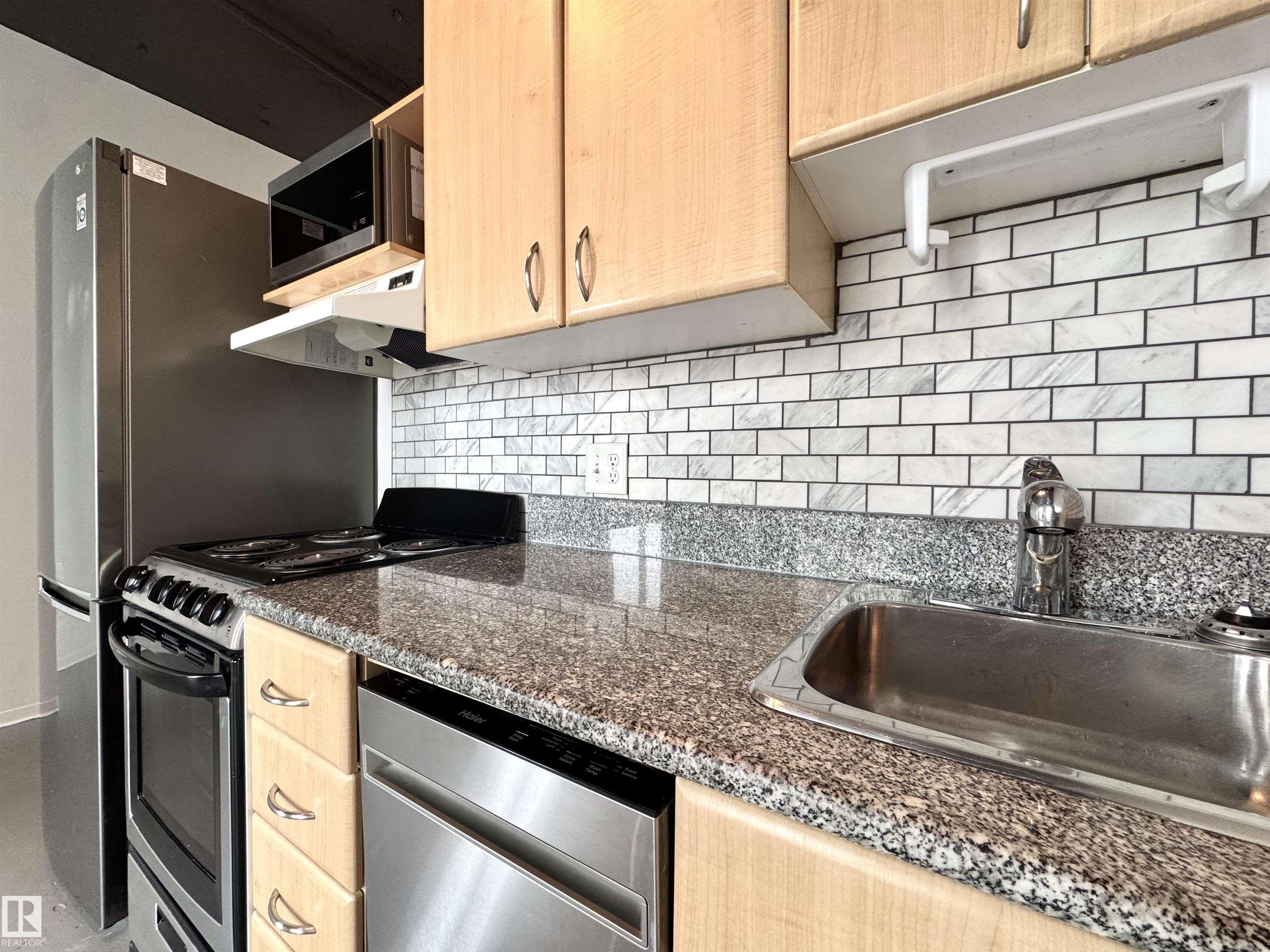 https://zimg.paragon.ice.com/ParagonImages/Property/PM/RAE/225397838/15/0/0/f6286d75fcdca316e6fff3c723865eee/1/7717d5ea9b9849dda418ab798cead7bc/225397838-79887ce7-c495-4200-806f-f975b813ba11.JPG