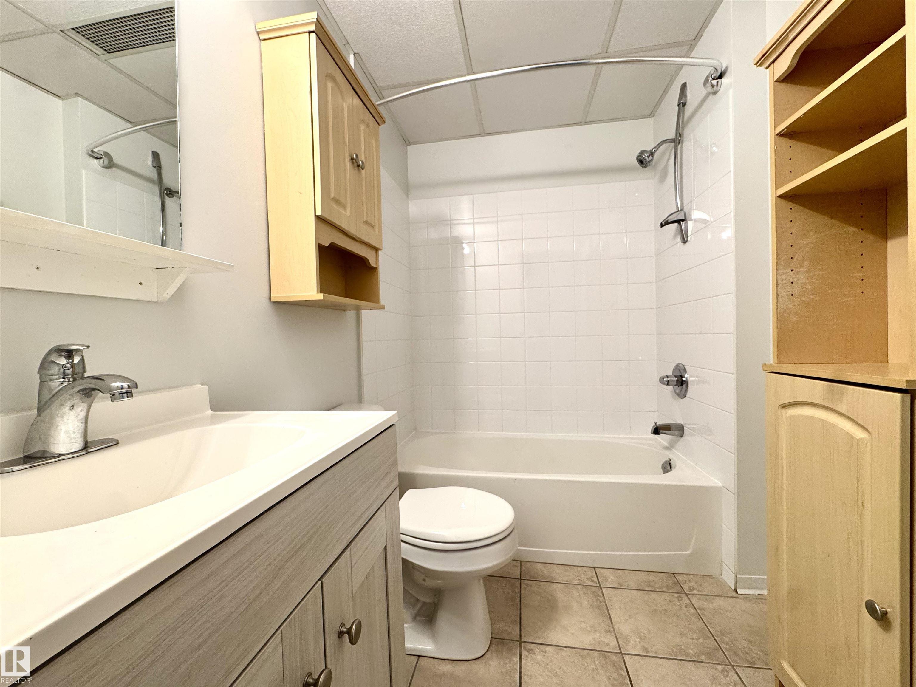 https://zimg.paragon.ice.com/ParagonImages/Property/PM/RAE/225397838/30/0/0/b248b9715c1855a64e0b2828dd14400e/1/7717d5ea9b9849dda418ab798cead7bc/225397838-8566db77-c960-4929-adc3-2e2b81b2b5fc.JPG