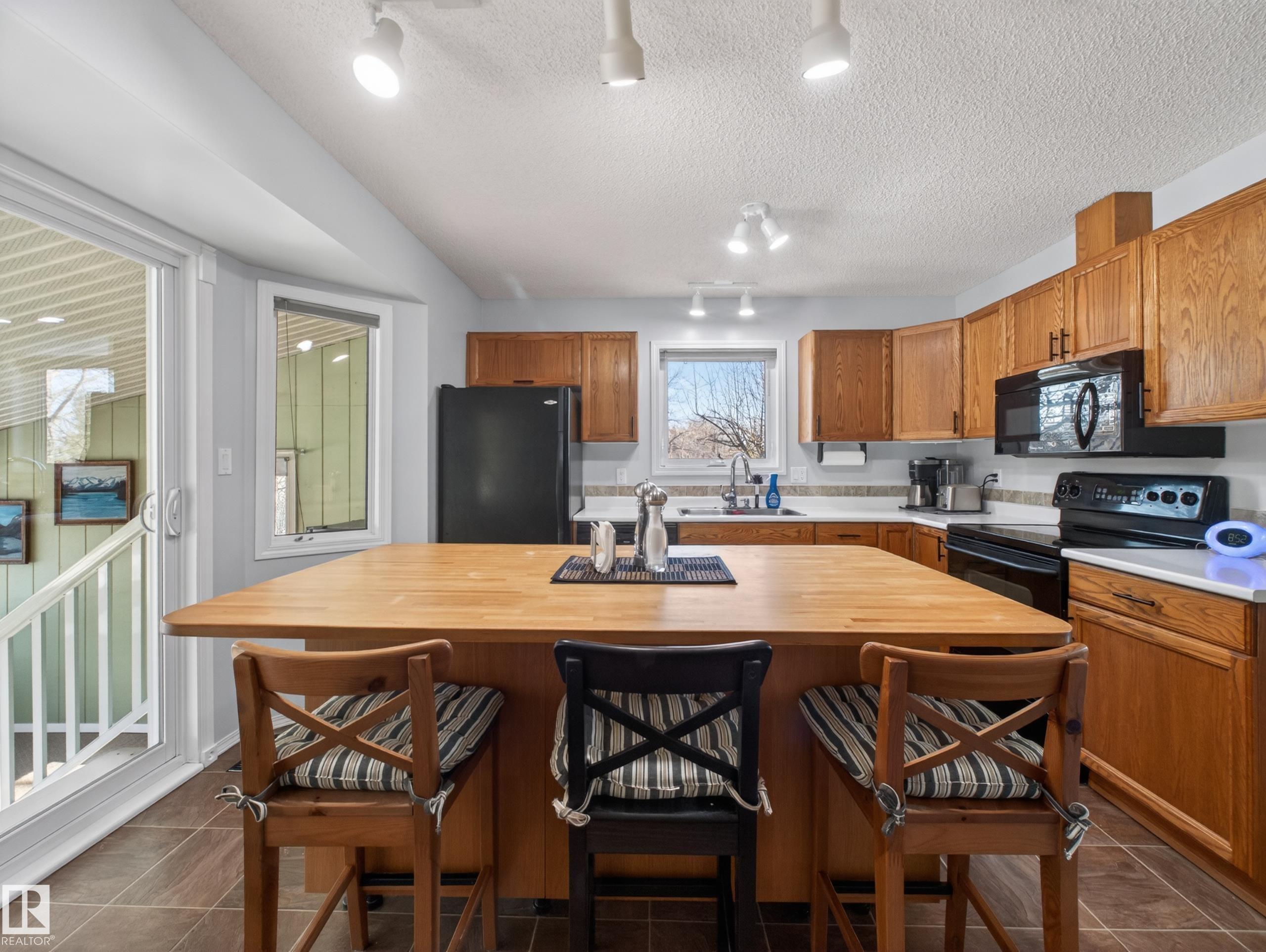 Photo 7 at 301 - 52471 Rge Road 223, Royal Gardens, Rural Strathcona County