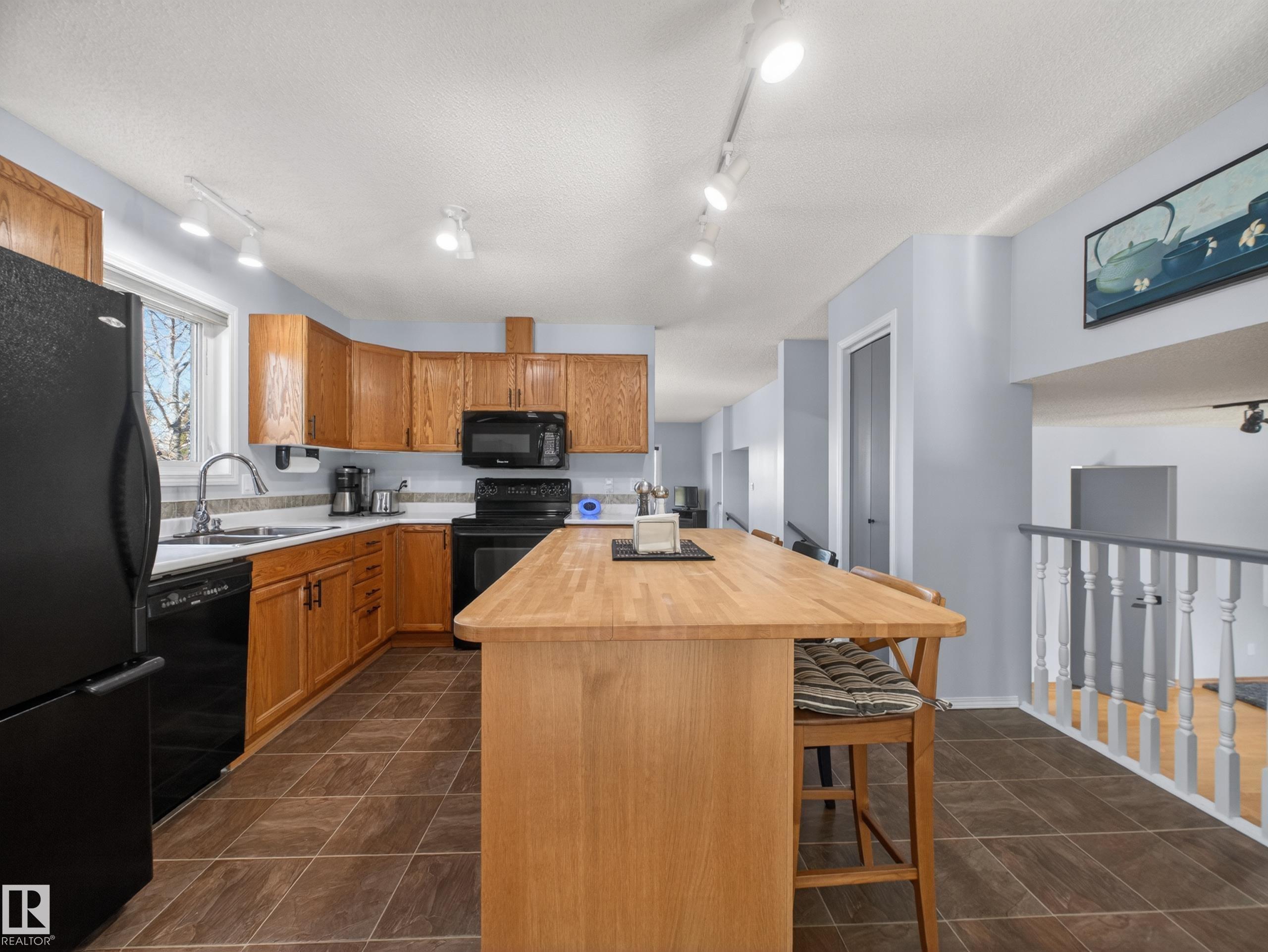 Photo 9 at 301 - 52471 Rge Road 223, Royal Gardens, Rural Strathcona County
