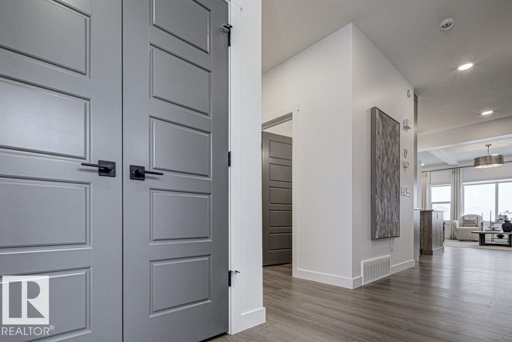 Photo 3 at 5921 Raven Crescent NW, Kinglet Gardens, Edmonton