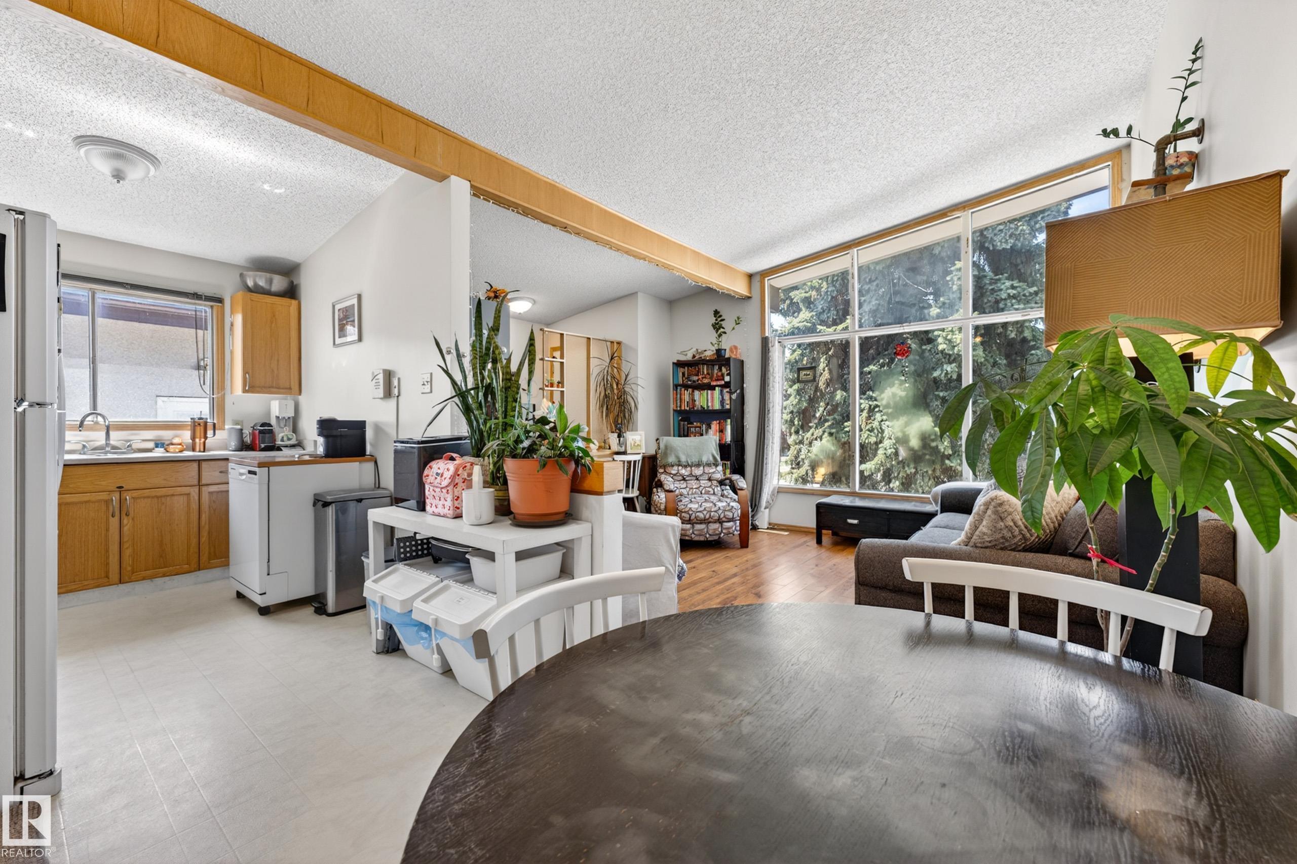 https://zimg.paragon.ice.com/ParagonImages/Property/PM/RAE/225397858/25/0/0/392e43c01a2d0448a7288adc2e69b16f/1/9f9bbb9caccbd237632f985964265e37/225397858-cd131efe-4f3c-4a24-98a2-cd04fec77b6a.JPG
