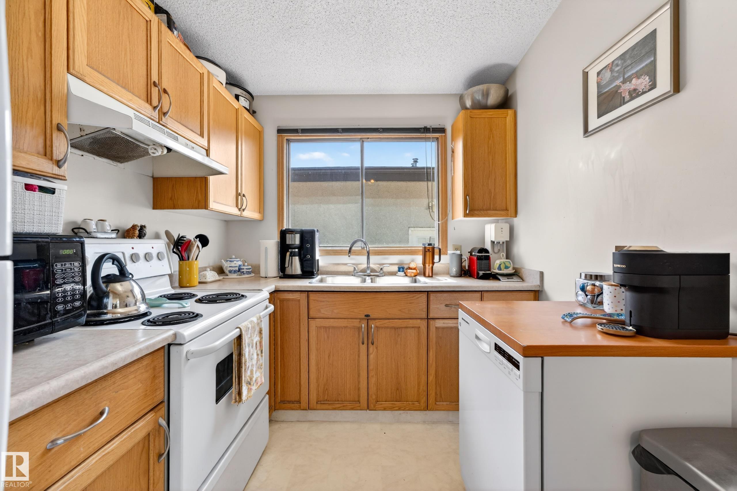 https://zimg.paragon.ice.com/ParagonImages/Property/PM/RAE/225397858/26/0/0/bc78a7611691ac7afdffaf5e3bf1acb5/1/9f9bbb9caccbd237632f985964265e37/225397858-b283f4ea-dc1f-4d30-bbbd-8cf5bf8a97a1.JPG