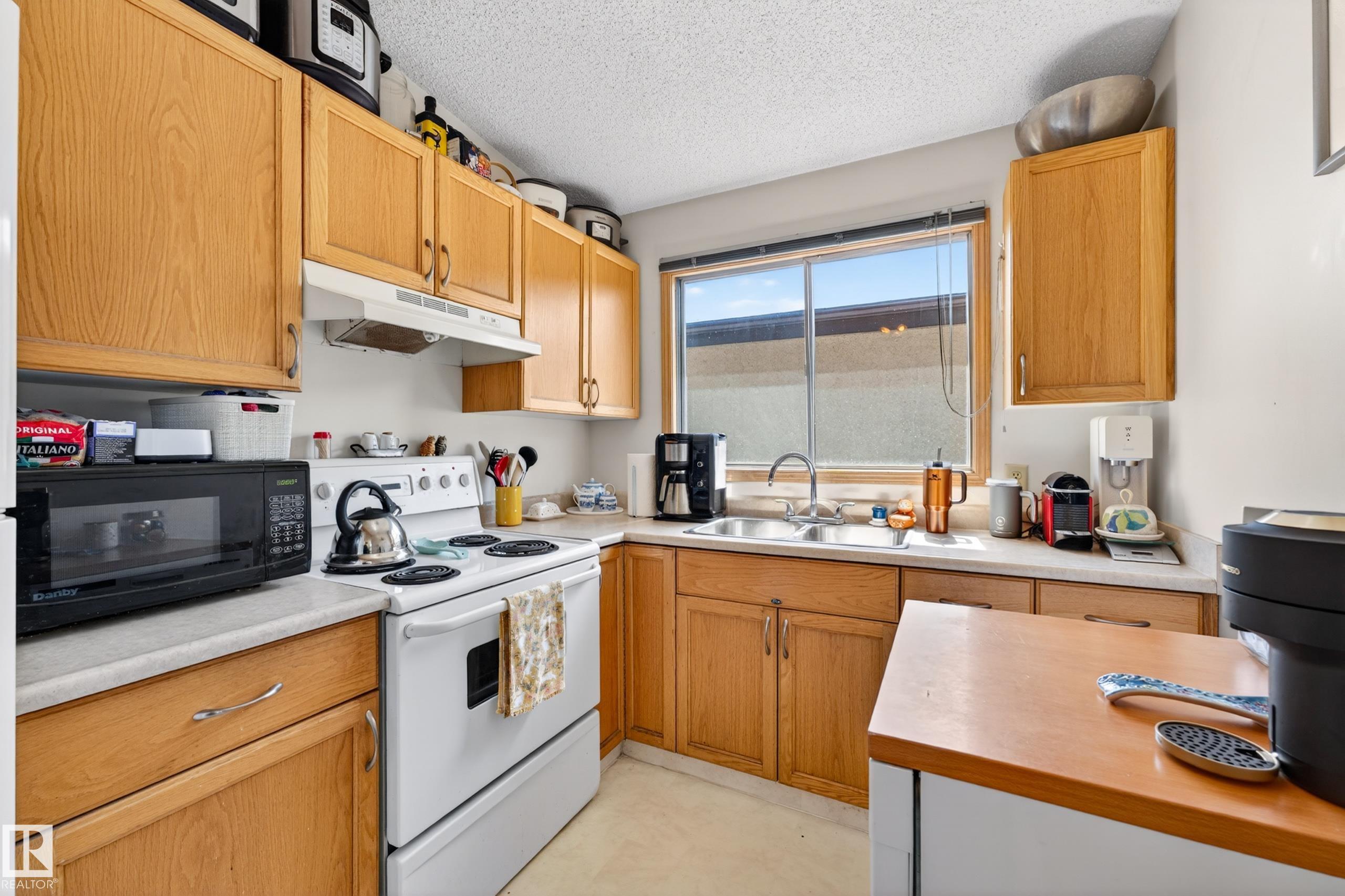 https://zimg.paragon.ice.com/ParagonImages/Property/PM/RAE/225397858/27/0/0/3dab127b8499a805f845a624e9359be2/1/9f9bbb9caccbd237632f985964265e37/225397858-5c9adb22-13b3-41b7-ad80-d5914b059d54.JPG