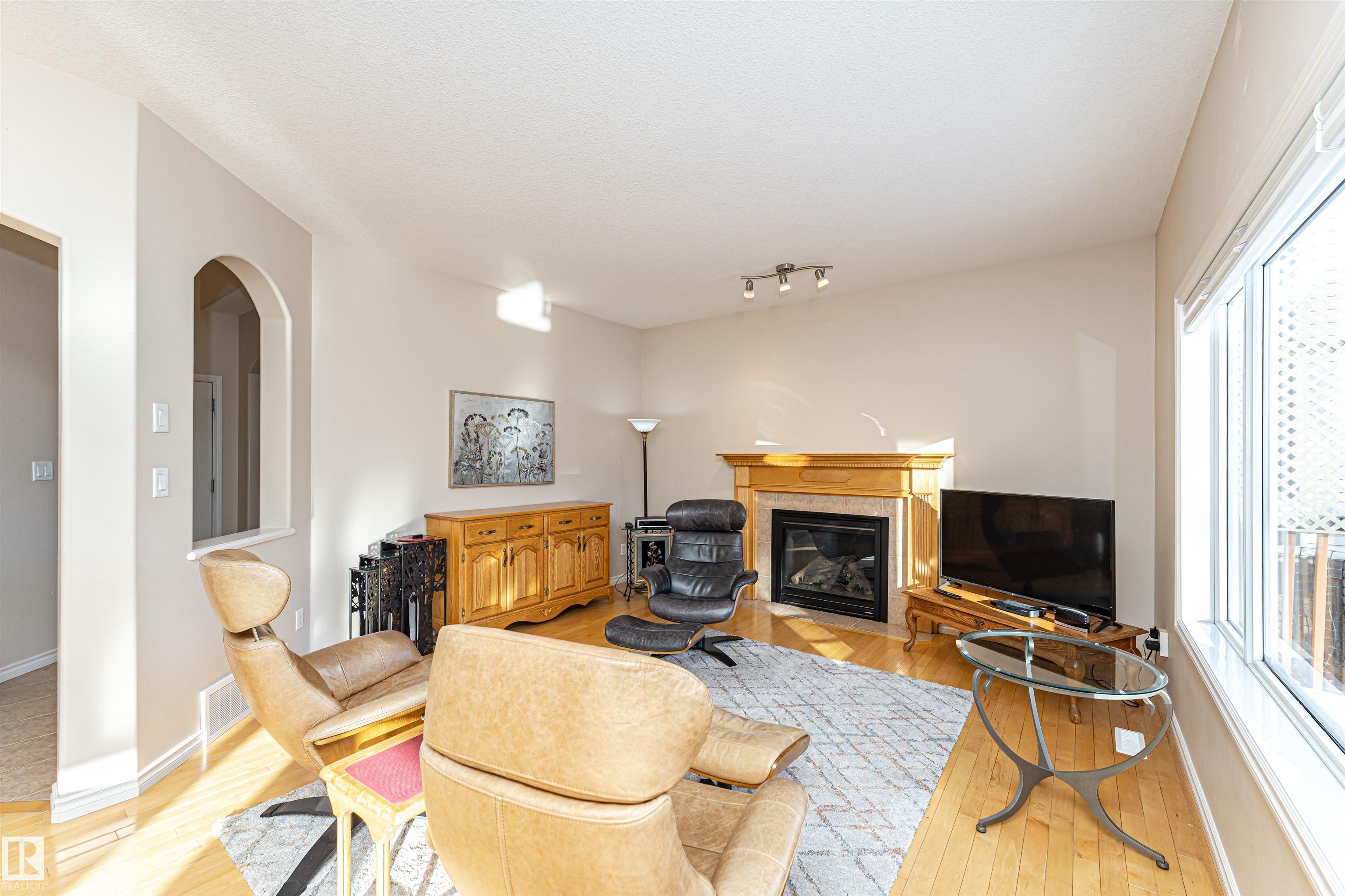 https://zimg.paragon.ice.com/ParagonImages/Property/PM/RAE/225397896/10/0/0/95d855c8b028e2eb920d74c2229eee3f/1/070691b30f743a026d009bdfcd6f1560/225397896-255dc94d-1c85-4bbd-bb66-12a236078eef.JPG