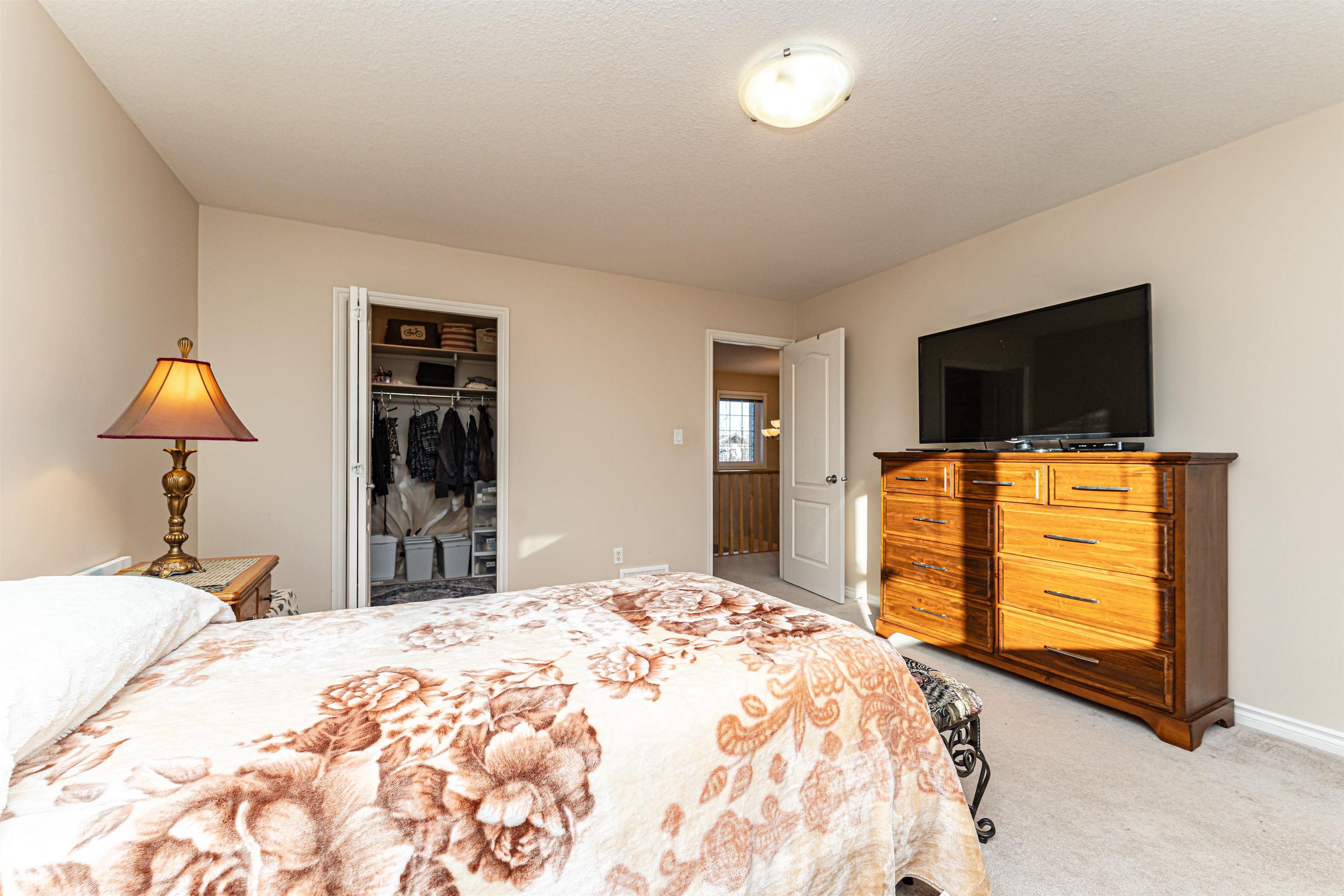 https://zimg.paragon.ice.com/ParagonImages/Property/PM/RAE/225397896/30/0/0/80e69a3aea045210a4af59a708314ef2/1/070691b30f743a026d009bdfcd6f1560/225397896-12092059-16ee-4f87-9bbb-66cd175ac1e9.JPG