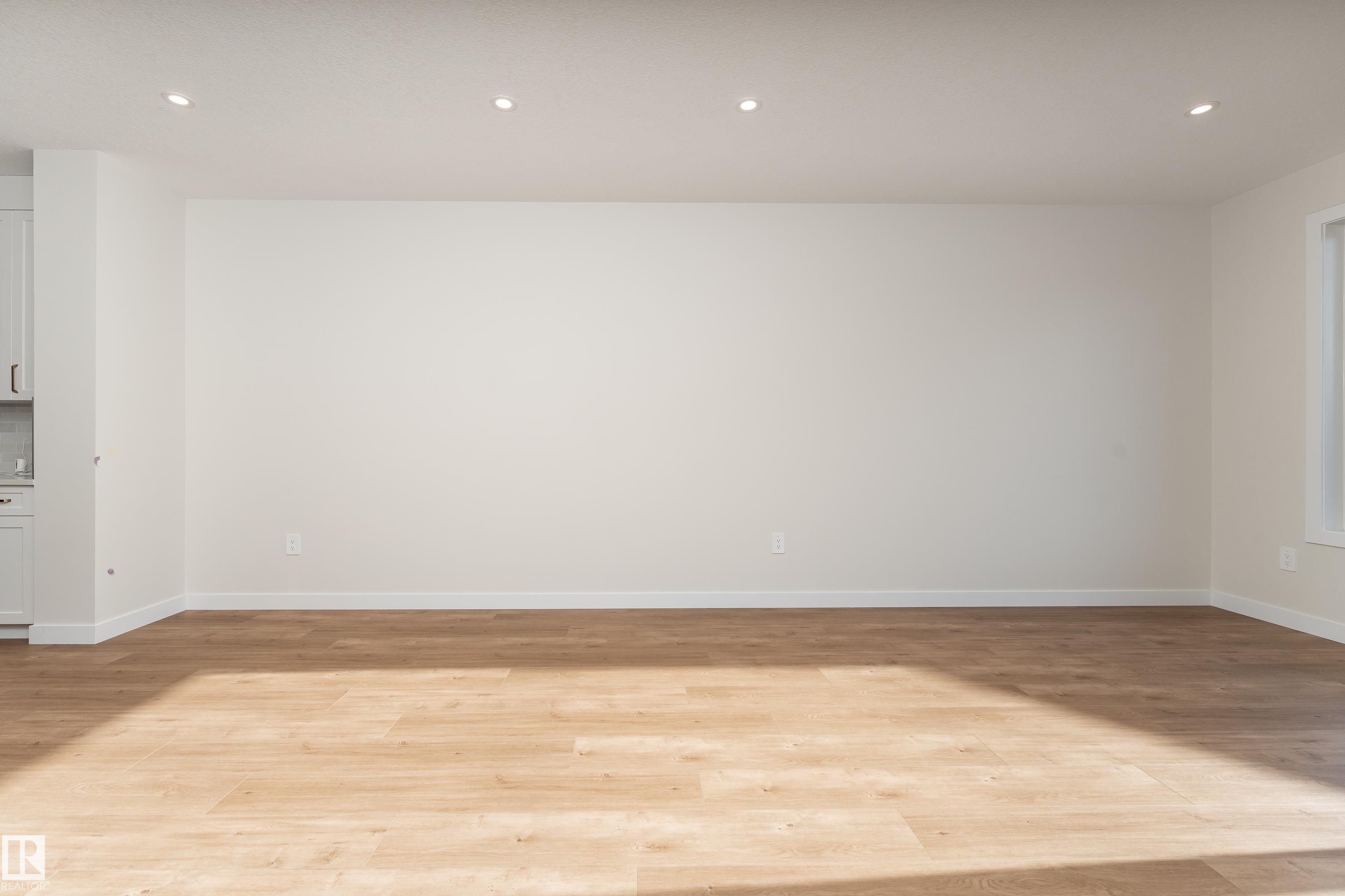 https://zimg.paragon.ice.com/ParagonImages/Property/PM/RAE/225397902/12/0/0/e169d6e709c1c3f7e409d0d93c34e46d/1/6996a6f2c3a0d54fc0800c8443f9feff/225397902-f4443ca9-0a5c-43c7-aceb-e304637699e4.JPG