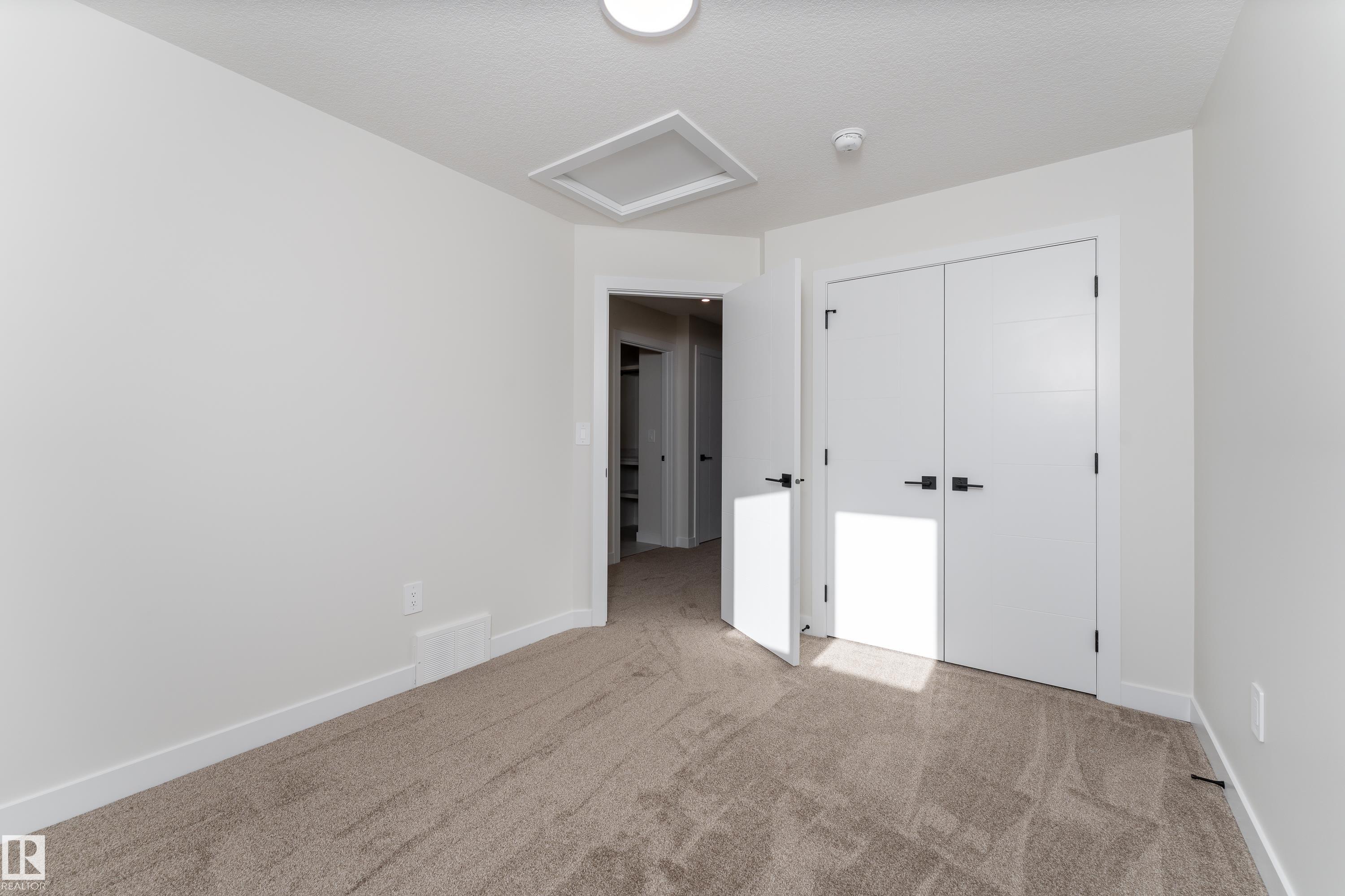 https://zimg.paragon.ice.com/ParagonImages/Property/PM/RAE/225397902/38/0/0/c43fef83f1d05aea84706ed2eef14255/1/6996a6f2c3a0d54fc0800c8443f9feff/225397902-f7d59259-9267-476d-a13f-408ee4cbe898.JPG