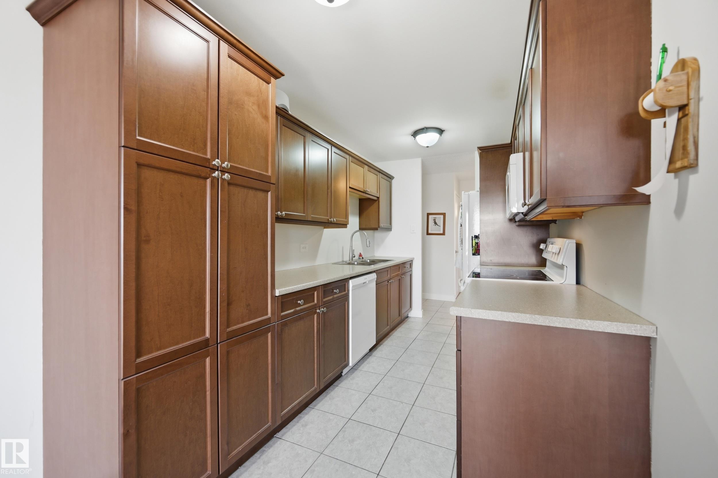 https://zimg.paragon.ice.com/ParagonImages/Property/PM/RAE/225397903/10/0/0/045ee07bb79562926b7c2abee32bf72f/1/912e9e15fee64093640accc3e61802b1/225397903-9868f1f0-de6a-4b42-9325-5f494677db47.JPG