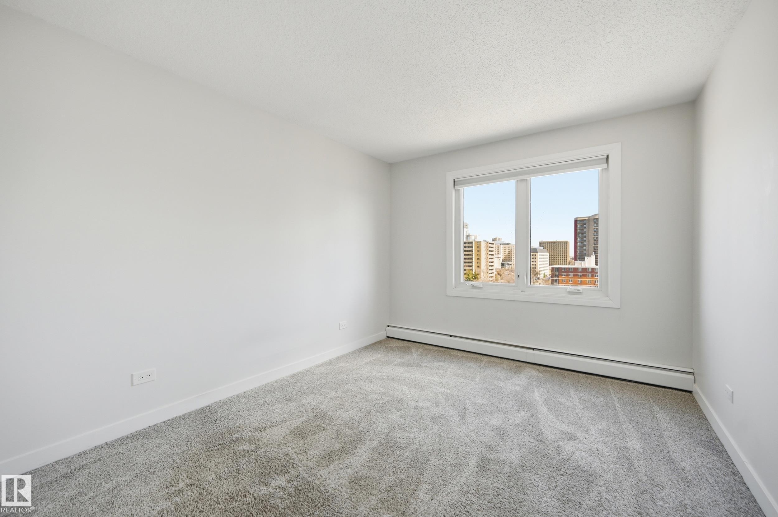 https://zimg.paragon.ice.com/ParagonImages/Property/PM/RAE/225397903/19/0/0/336d1cb6523f549b57c42393a5398f06/1/912e9e15fee64093640accc3e61802b1/225397903-d6212aaa-4f15-491b-932f-a4e5982617a4.JPG