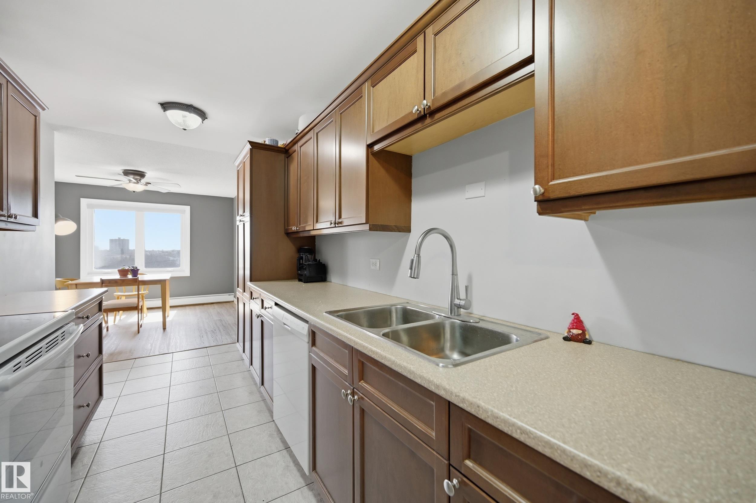 https://zimg.paragon.ice.com/ParagonImages/Property/PM/RAE/225397903/8/0/0/080f4c4e2b10a15cd3b9a3b0bb4fc0ec/1/912e9e15fee64093640accc3e61802b1/225397903-0c6d776a-b092-4175-87eb-e7d0fdedbf2e.JPG
