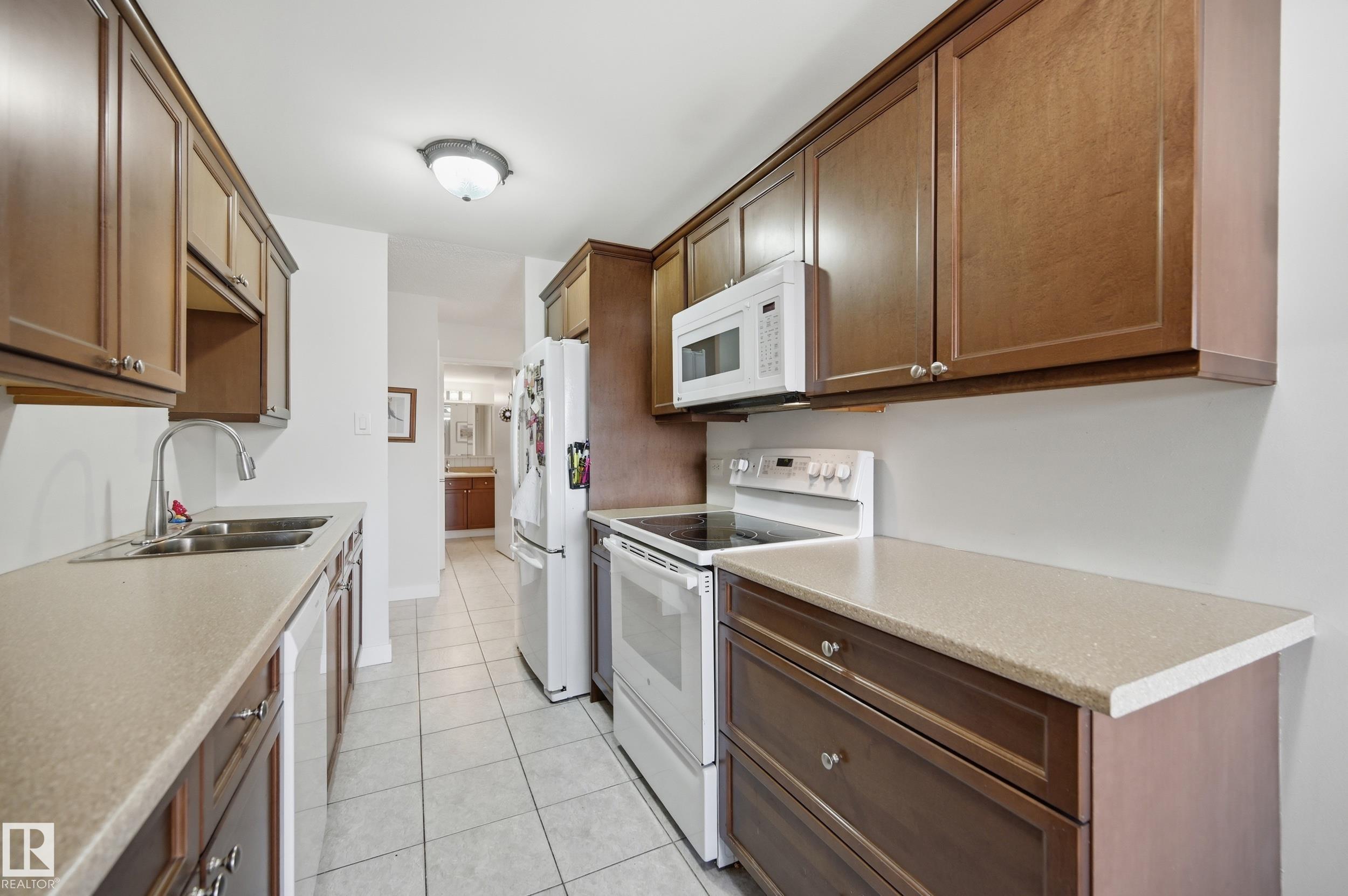 https://zimg.paragon.ice.com/ParagonImages/Property/PM/RAE/225397903/9/0/0/bfddb8d45e6c4cd9a8a627e089826603/1/912e9e15fee64093640accc3e61802b1/225397903-a3fbe105-54c7-4cd4-b423-37cc0e6dddfe.JPG