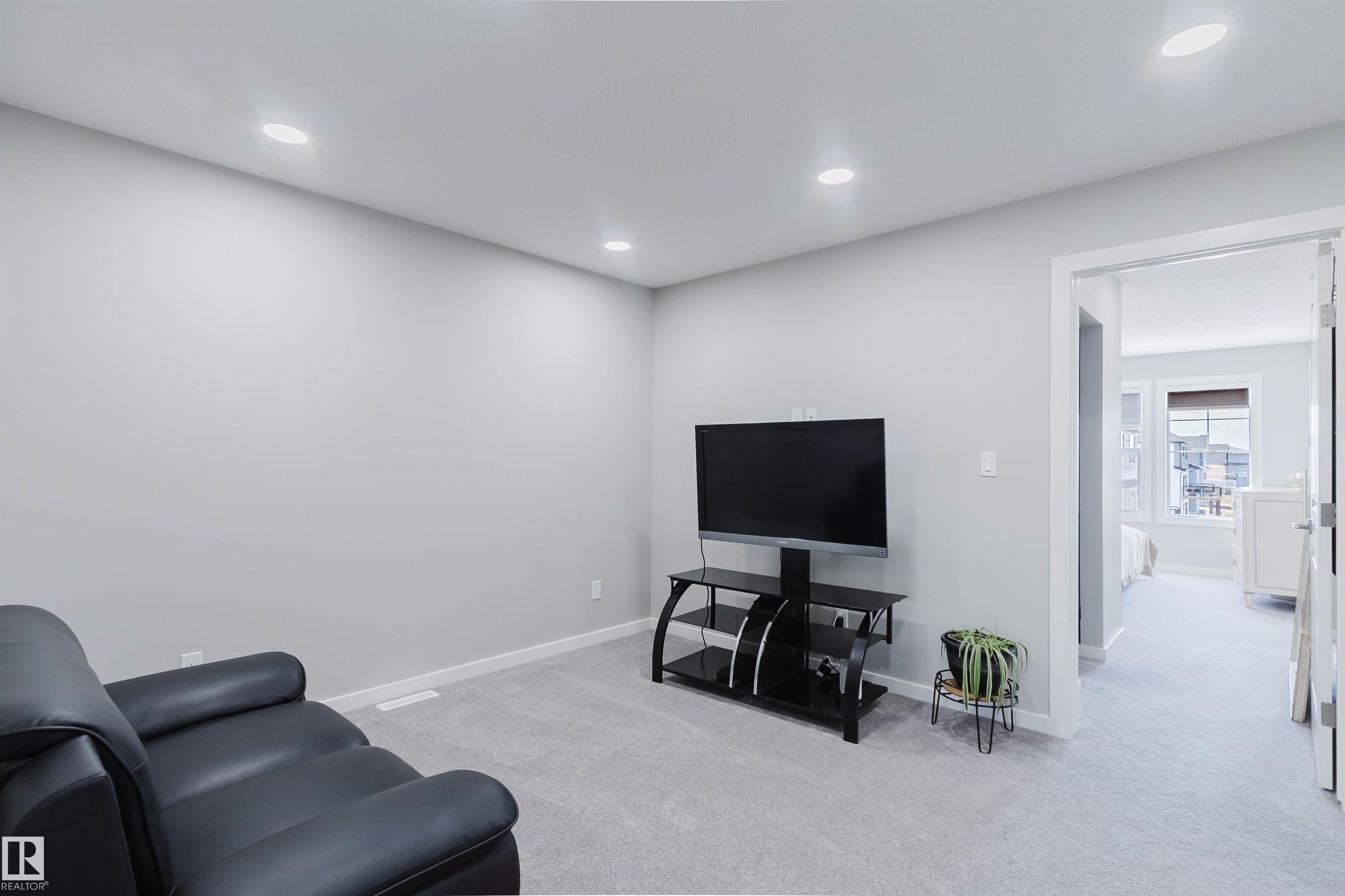 https://zimg.paragon.ice.com/ParagonImages/Property/PM/RAE/225397907/19/0/0/120e8fbe483df48d4a1e3a44b4526942/1/603da4874f5e03a51a93836285e4d61f/225397907-10bde318-8b25-4e6c-ad54-b01a1547e4ff.JPG