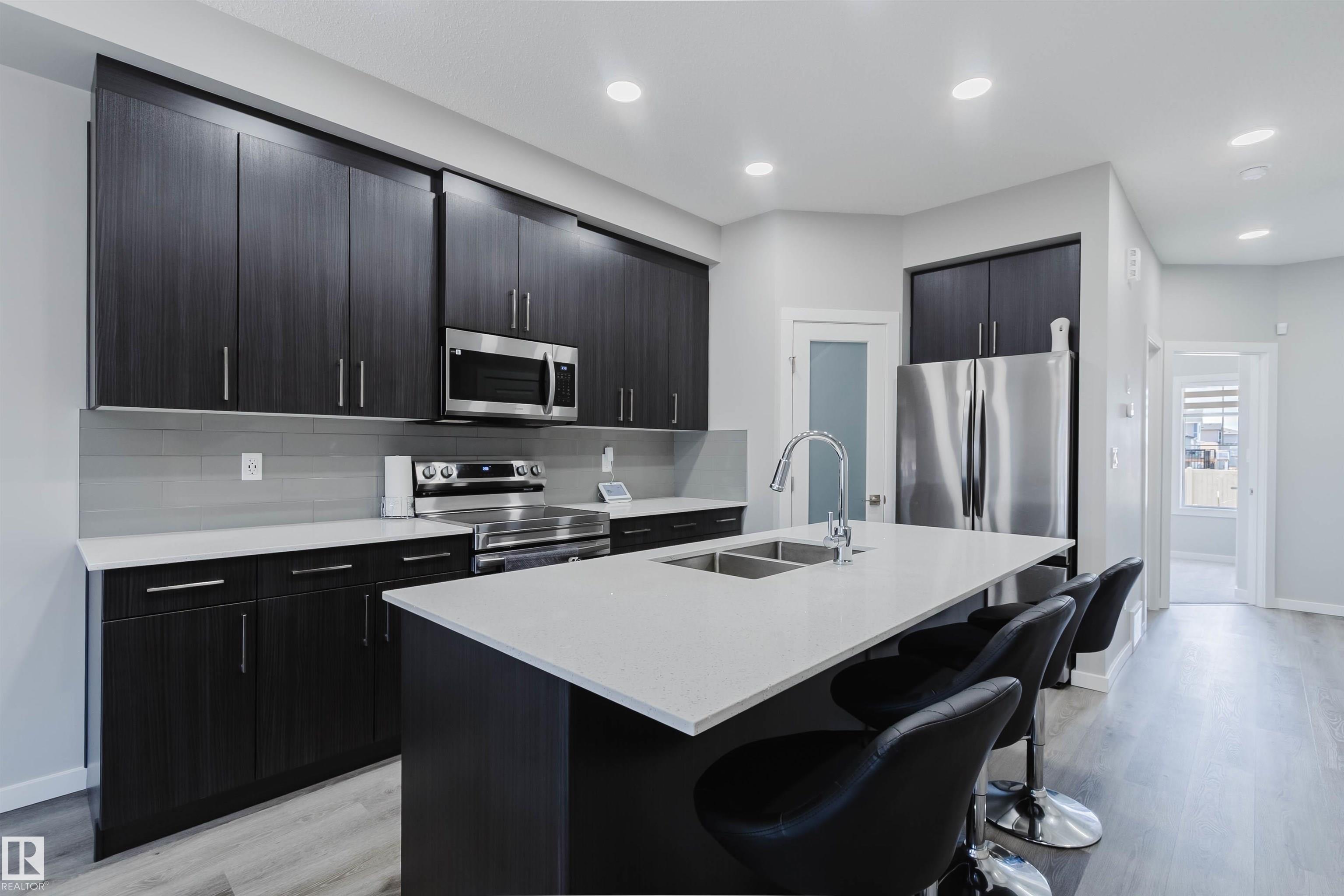 https://zimg.paragon.ice.com/ParagonImages/Property/PM/RAE/225397907/7/0/0/395512000271b92bc06ccb3e786a804d/1/603da4874f5e03a51a93836285e4d61f/225397907-5750cfa2-5e5f-4635-9cd8-0460de574f01.JPG
