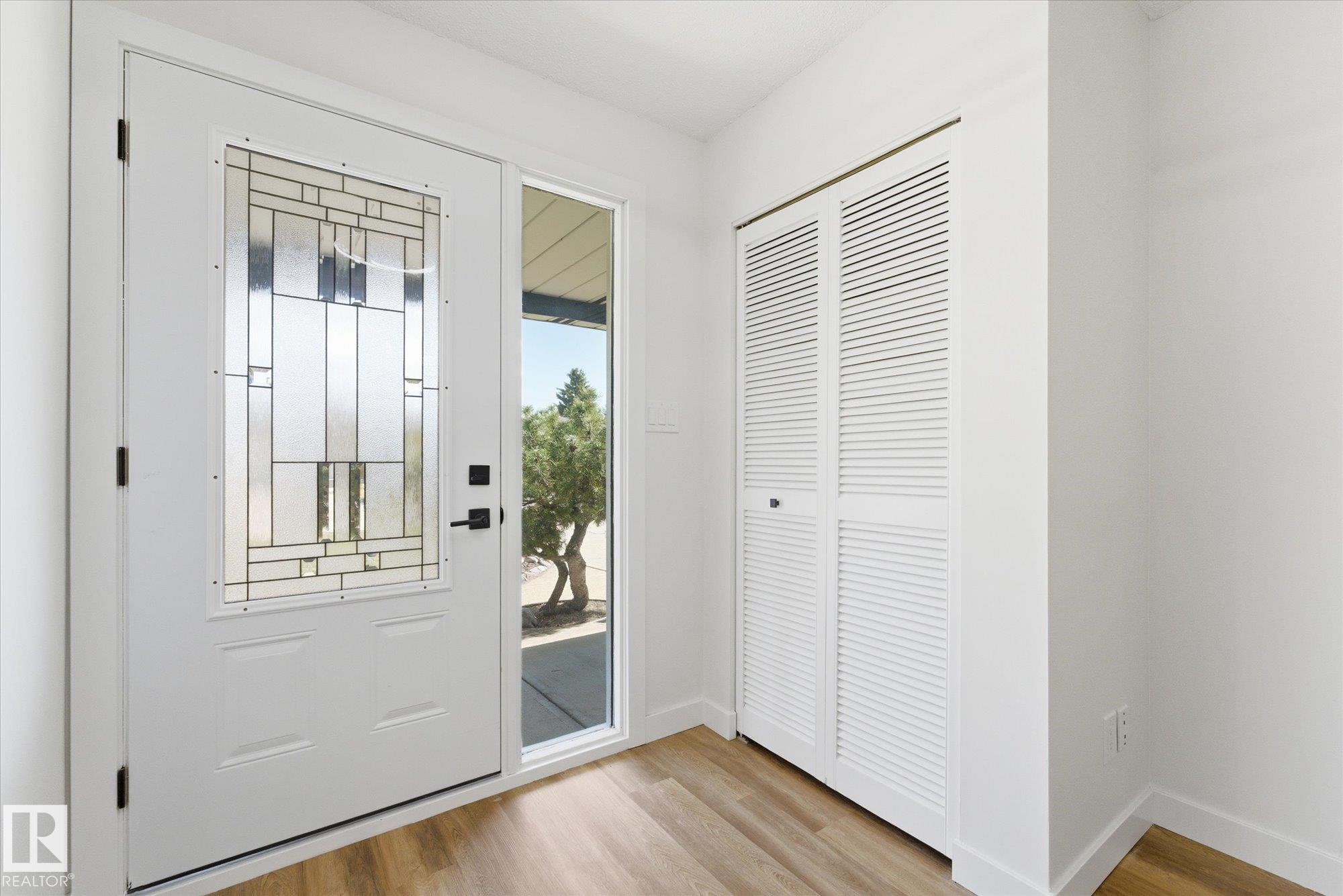 Photo 3 at 4224 110 Street NW, Rideau Park, Edmonton