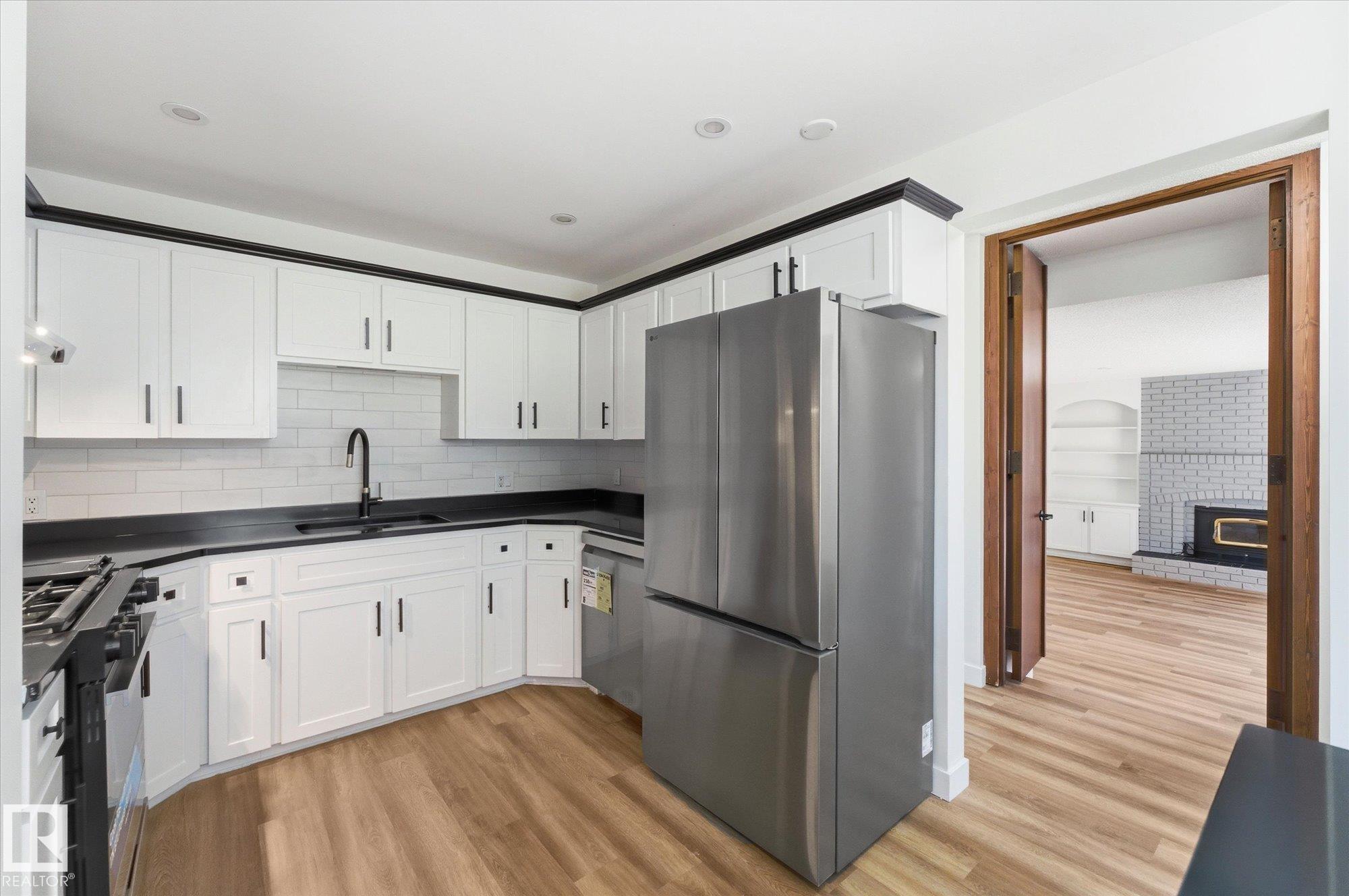 Photo 6 at 4224 110 Street NW, Rideau Park, Edmonton
