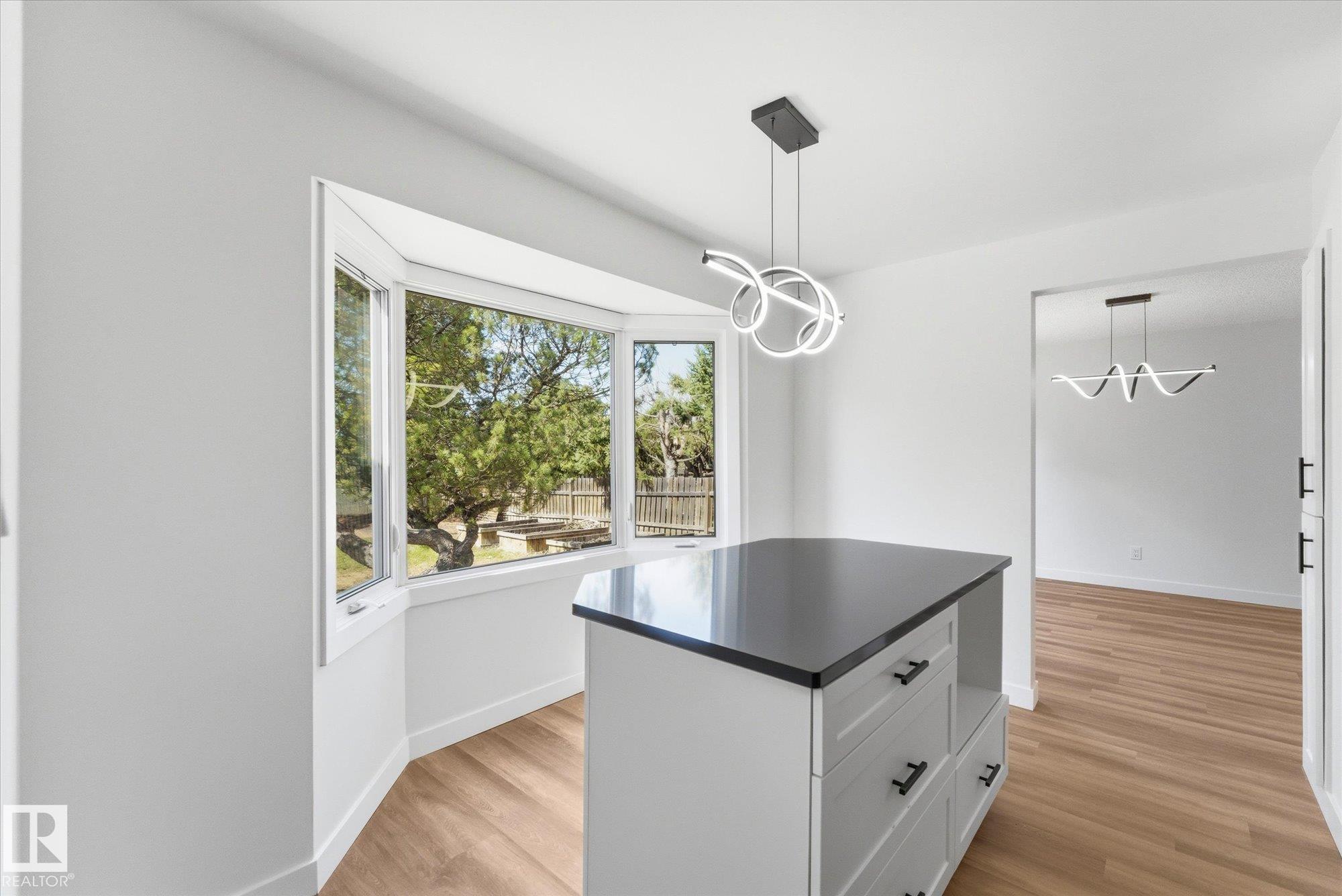 Photo 8 at 4224 110 Street NW, Rideau Park, Edmonton