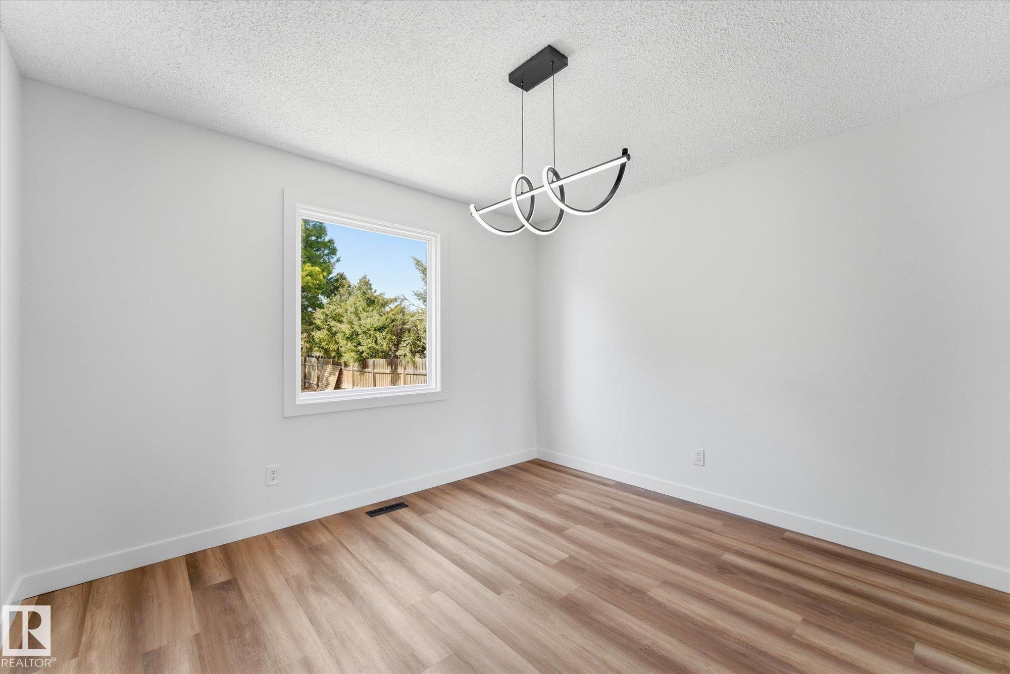 Photo 9 at 4224 110 Street NW, Rideau Park, Edmonton