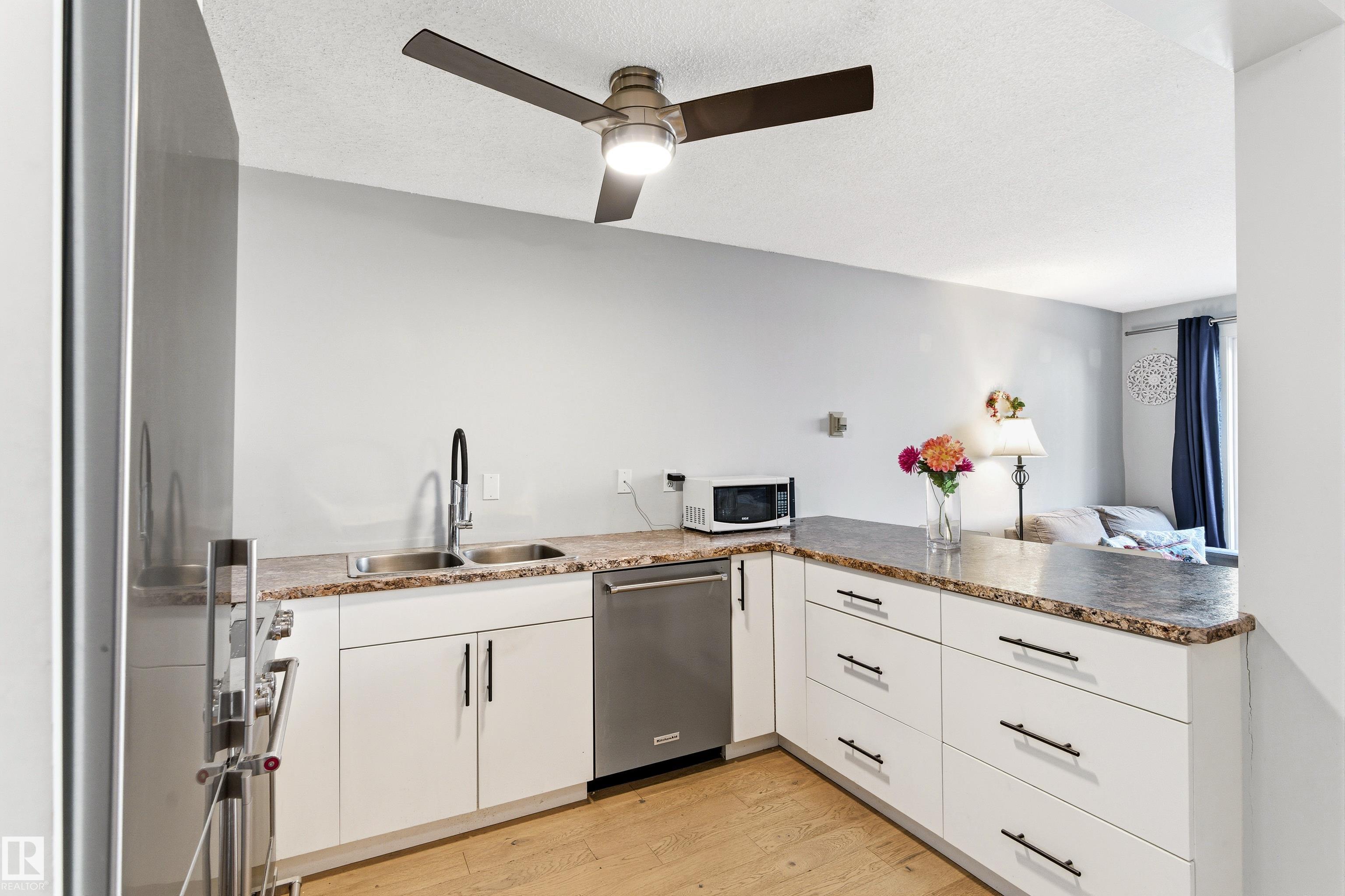 Photo 8 at 105 - 10230 120 Street NW, Wîhkwêntôwin, Edmonton