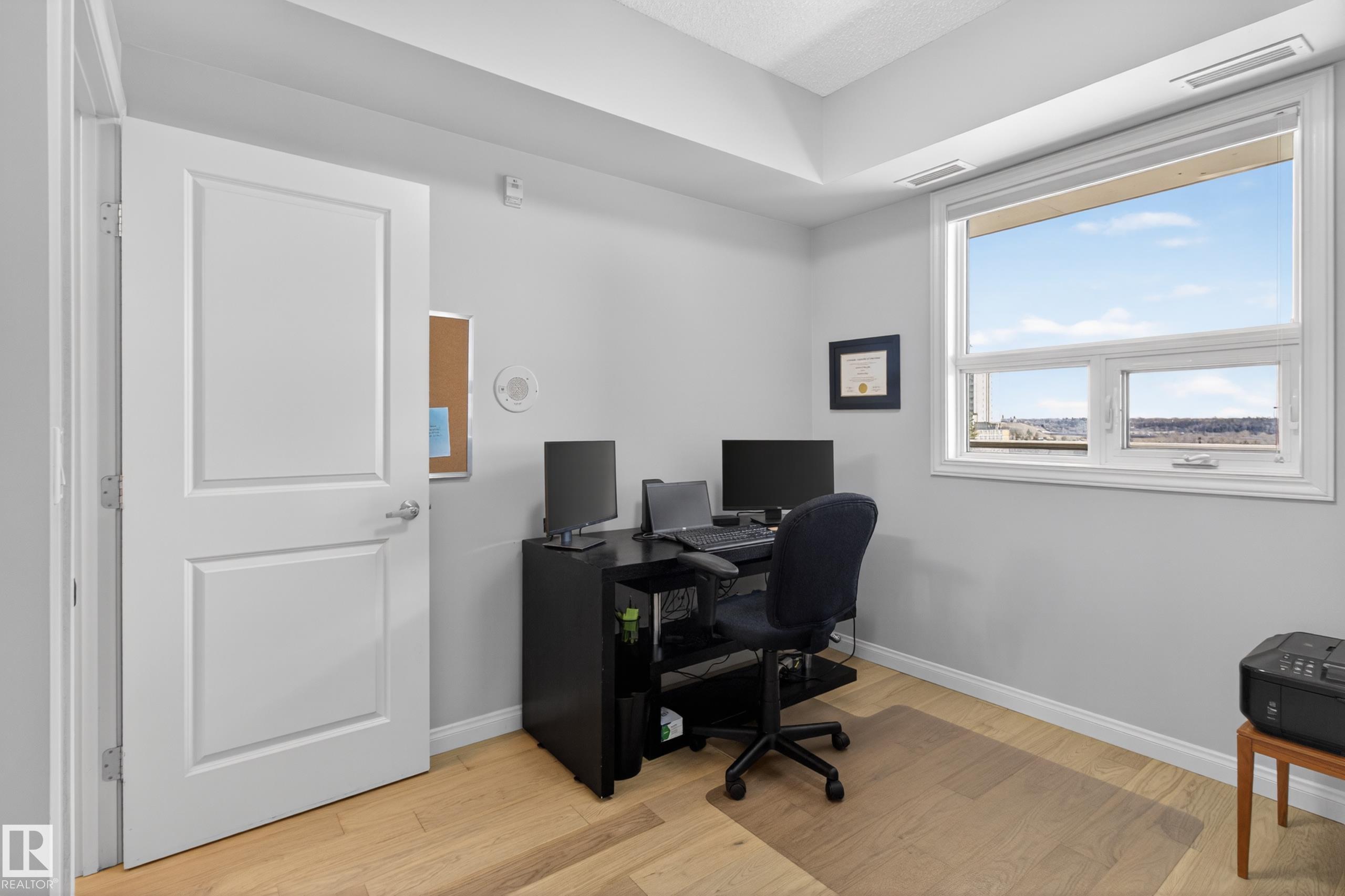 https://zimg.paragon.ice.com/ParagonImages/Property/PM/RAE/225397947/17/0/0/b0d3e0381a791dbc3cc9abbb27c3c69a/1/211f8aa37851f744cbe736359a5e1ac9/225397947-0c7c55f2-9c34-40e7-ae7a-6e8554041724.JPG