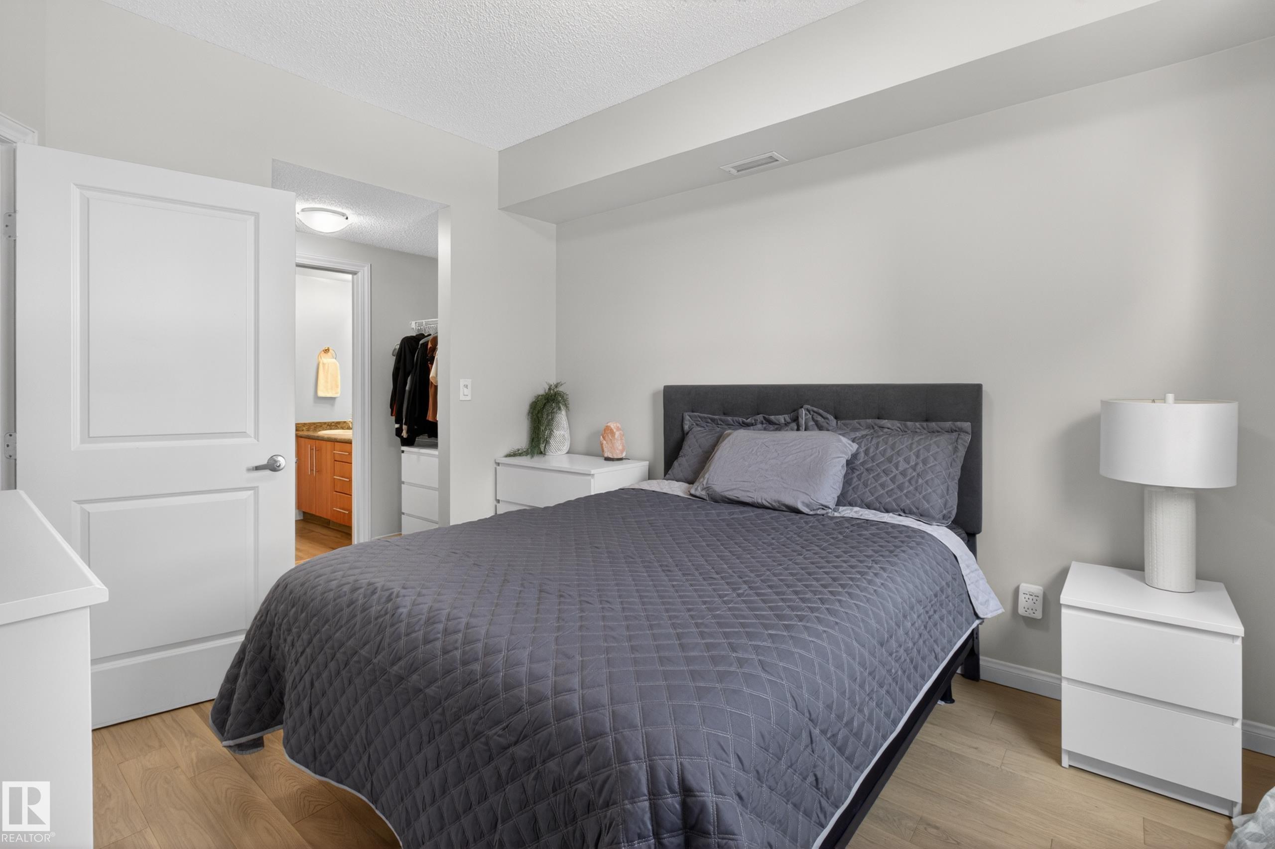 https://zimg.paragon.ice.com/ParagonImages/Property/PM/RAE/225397947/20/0/0/d69b9c1b4de6e9c57173ae9204a0d79e/1/211f8aa37851f744cbe736359a5e1ac9/225397947-7f28909c-8a72-401a-876b-b95969429594.JPG