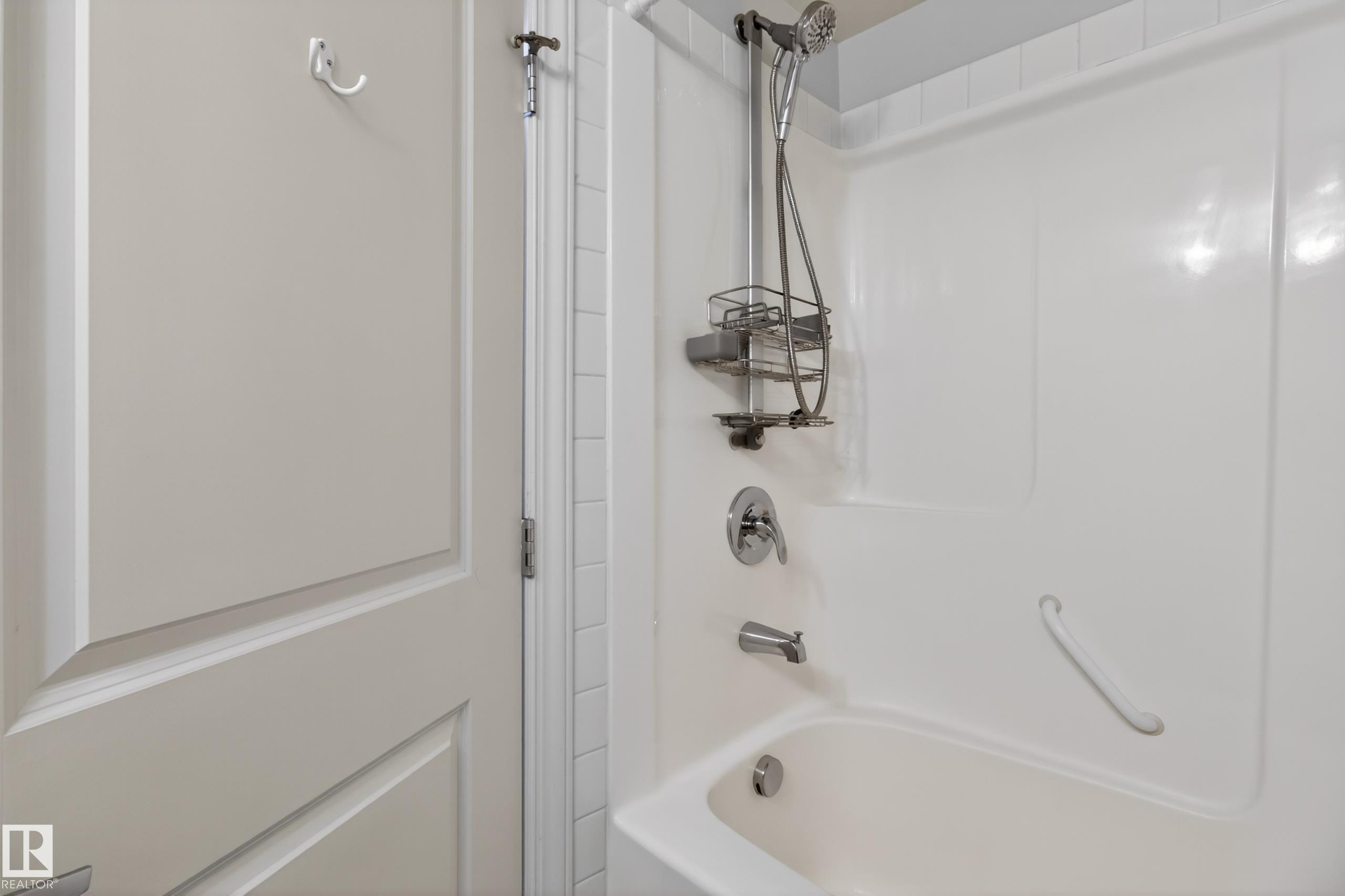 https://zimg.paragon.ice.com/ParagonImages/Property/PM/RAE/225397947/26/0/0/23ef0cd0e51f64bad4f3400c1a4cead8/1/211f8aa37851f744cbe736359a5e1ac9/225397947-4703ee3a-584f-4bd2-8ca7-ab9032cda156.JPG