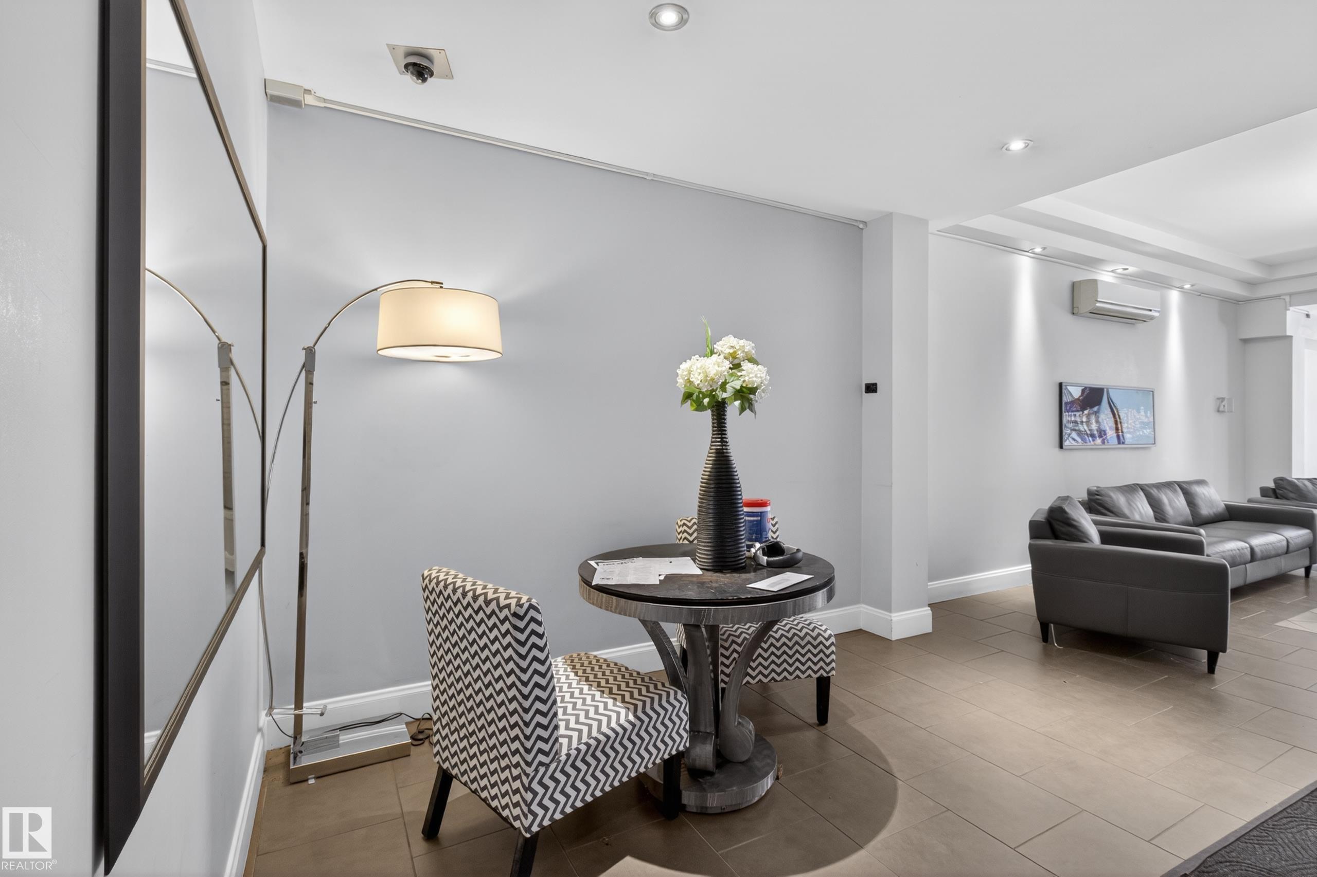 https://zimg.paragon.ice.com/ParagonImages/Property/PM/RAE/225397947/36/0/0/091708743c48b129b92d2b2e2423bfc9/1/211f8aa37851f744cbe736359a5e1ac9/225397947-a60f0c07-4c74-4d2a-8803-0297d6267d34.JPG