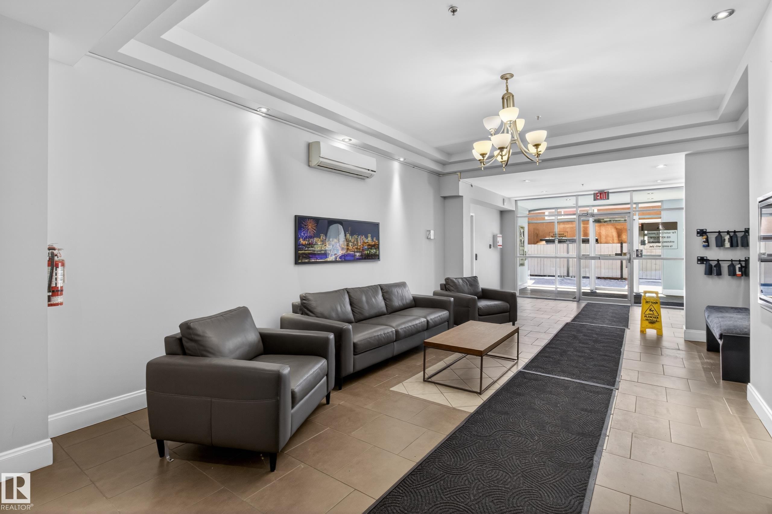 https://zimg.paragon.ice.com/ParagonImages/Property/PM/RAE/225397947/38/0/0/e88df5f1d1fa038956287bec64a7e1ed/1/211f8aa37851f744cbe736359a5e1ac9/225397947-3a7639fd-f117-4bea-ad45-6a95eb4ebe58.JPG