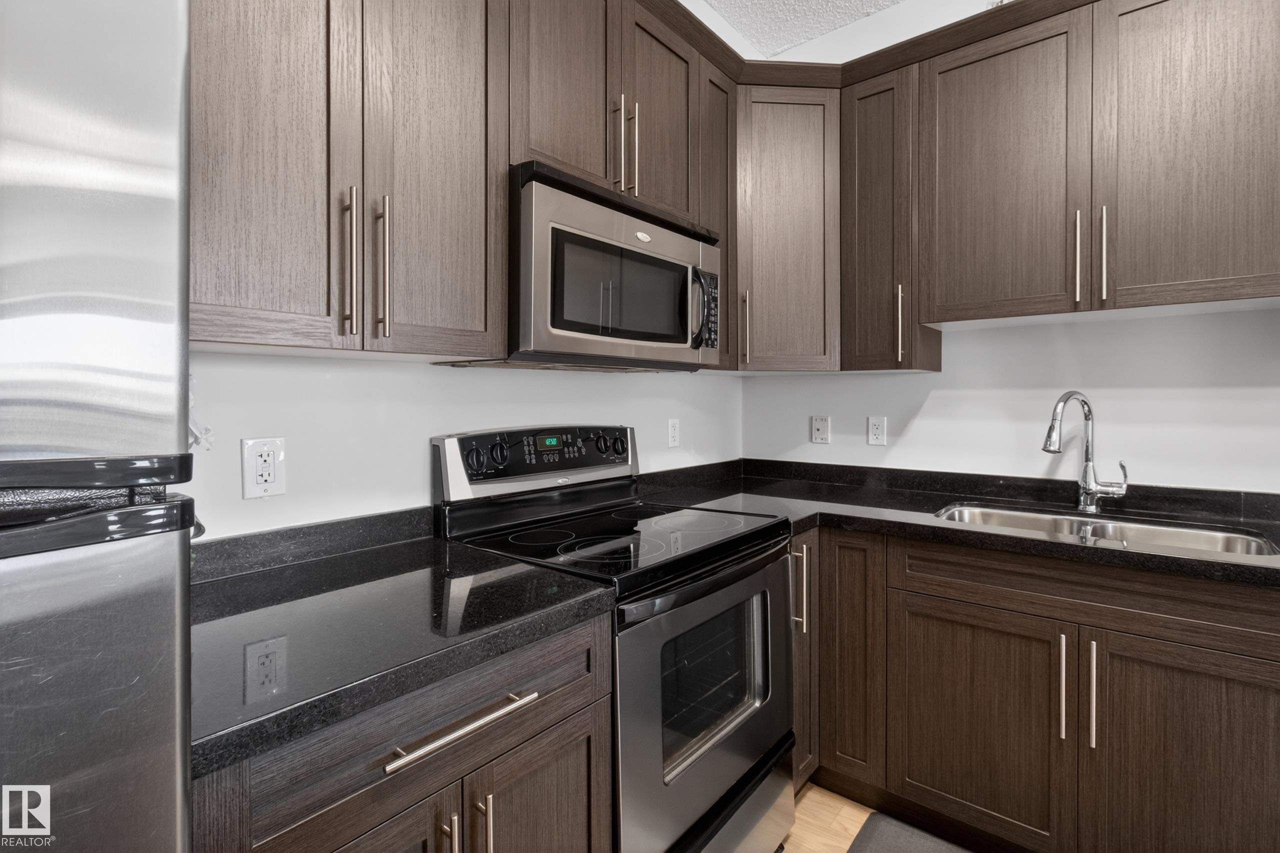 https://zimg.paragon.ice.com/ParagonImages/Property/PM/RAE/225397947/6/0/0/0541ca30d10cc637e1a23f43679e7fec/1/211f8aa37851f744cbe736359a5e1ac9/225397947-08c651c4-b108-41df-ba07-5563ea8eb208.JPG