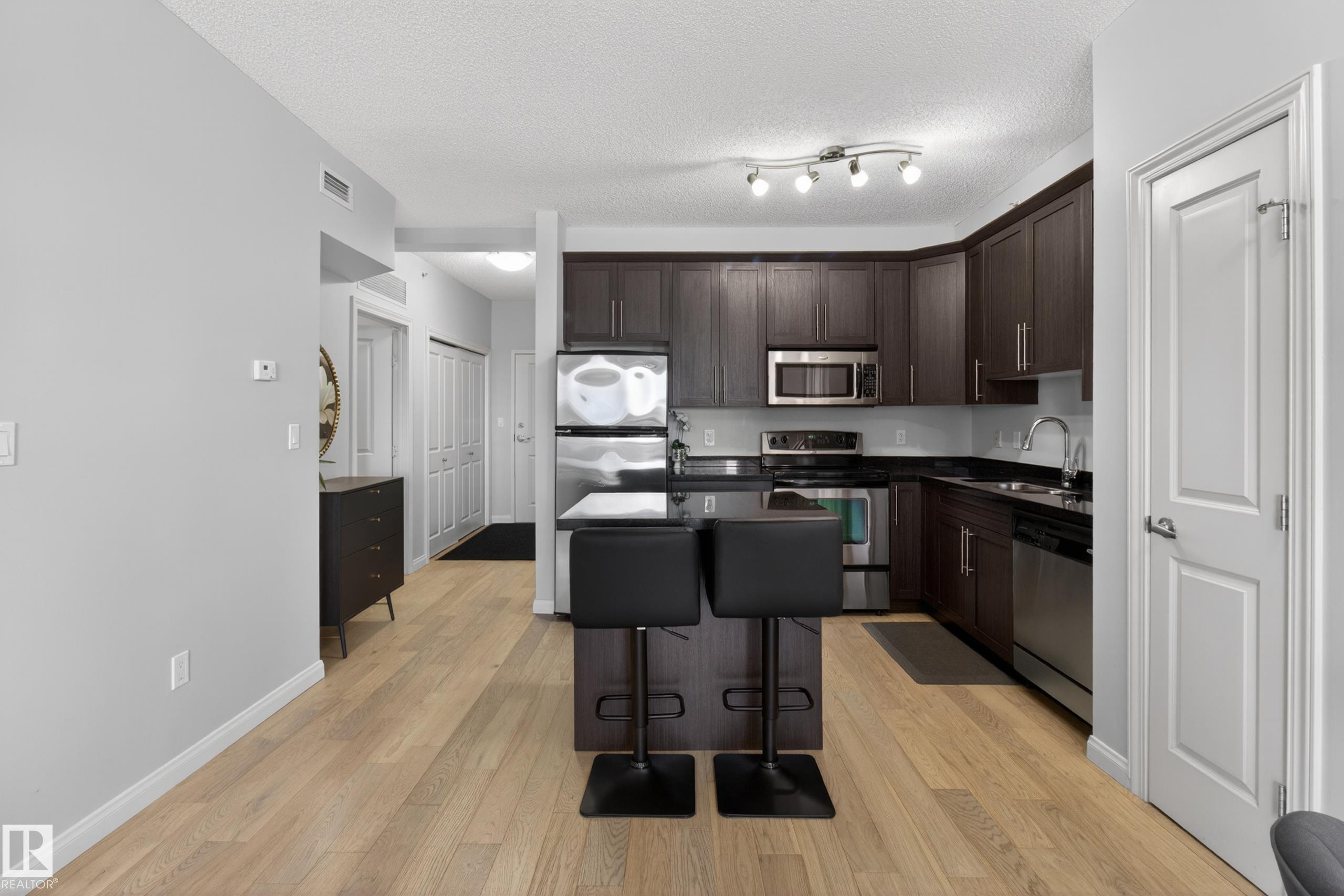 https://zimg.paragon.ice.com/ParagonImages/Property/PM/RAE/225397947/9/0/0/e50c72ac891f6c87c0bec7ed09fa9897/1/211f8aa37851f744cbe736359a5e1ac9/225397947-532c8c79-af5c-4c1b-9995-56253c0b7199.JPG