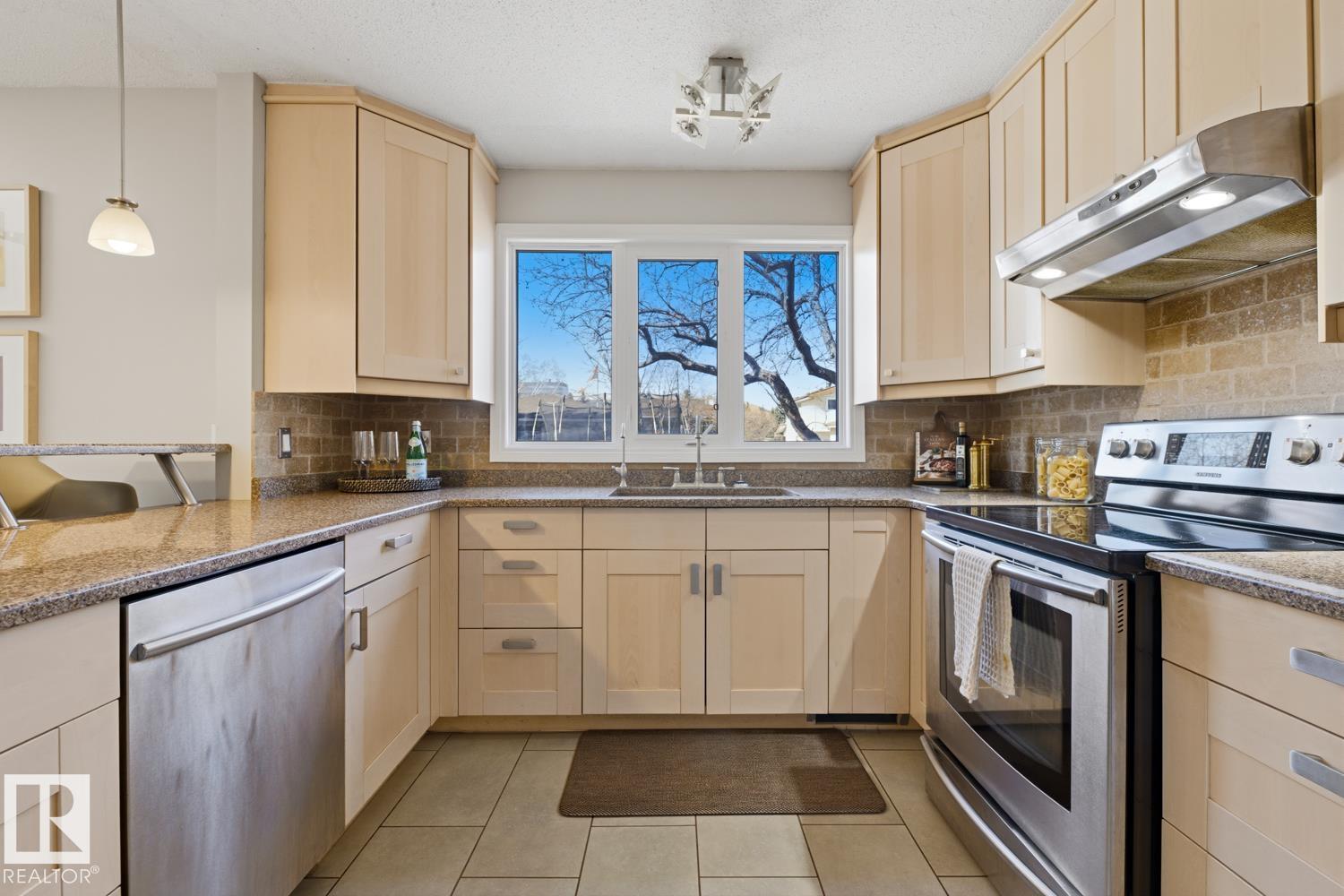 Photo 11 at 17604 85 Avenue NW, Thorncliffe, Edmonton