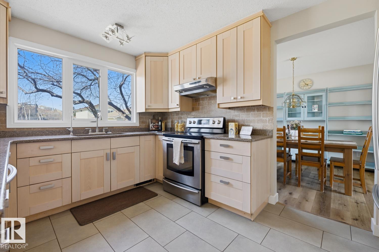 Photo 12 at 17604 85 Avenue NW, Thorncliffe, Edmonton