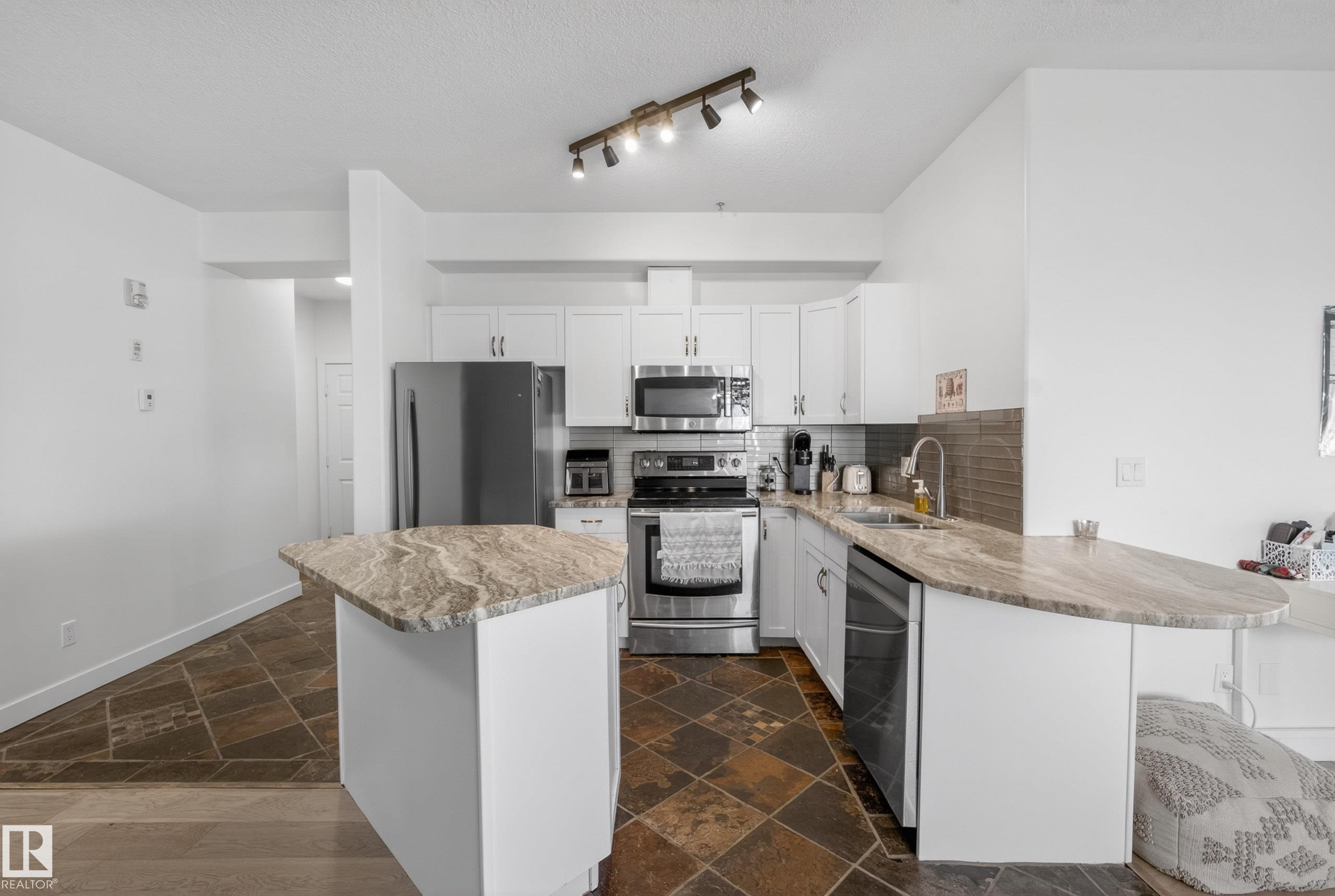 Photo 14 at 205 - 10011 110 Street NW, Wîhkwêntôwin, Edmonton