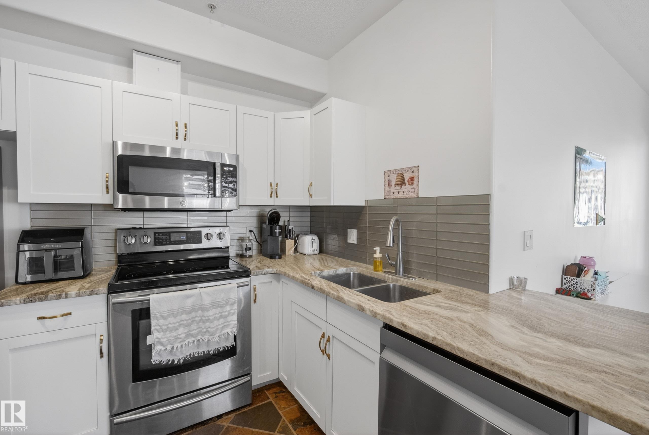 Photo 17 at 205 - 10011 110 Street NW, Wîhkwêntôwin, Edmonton