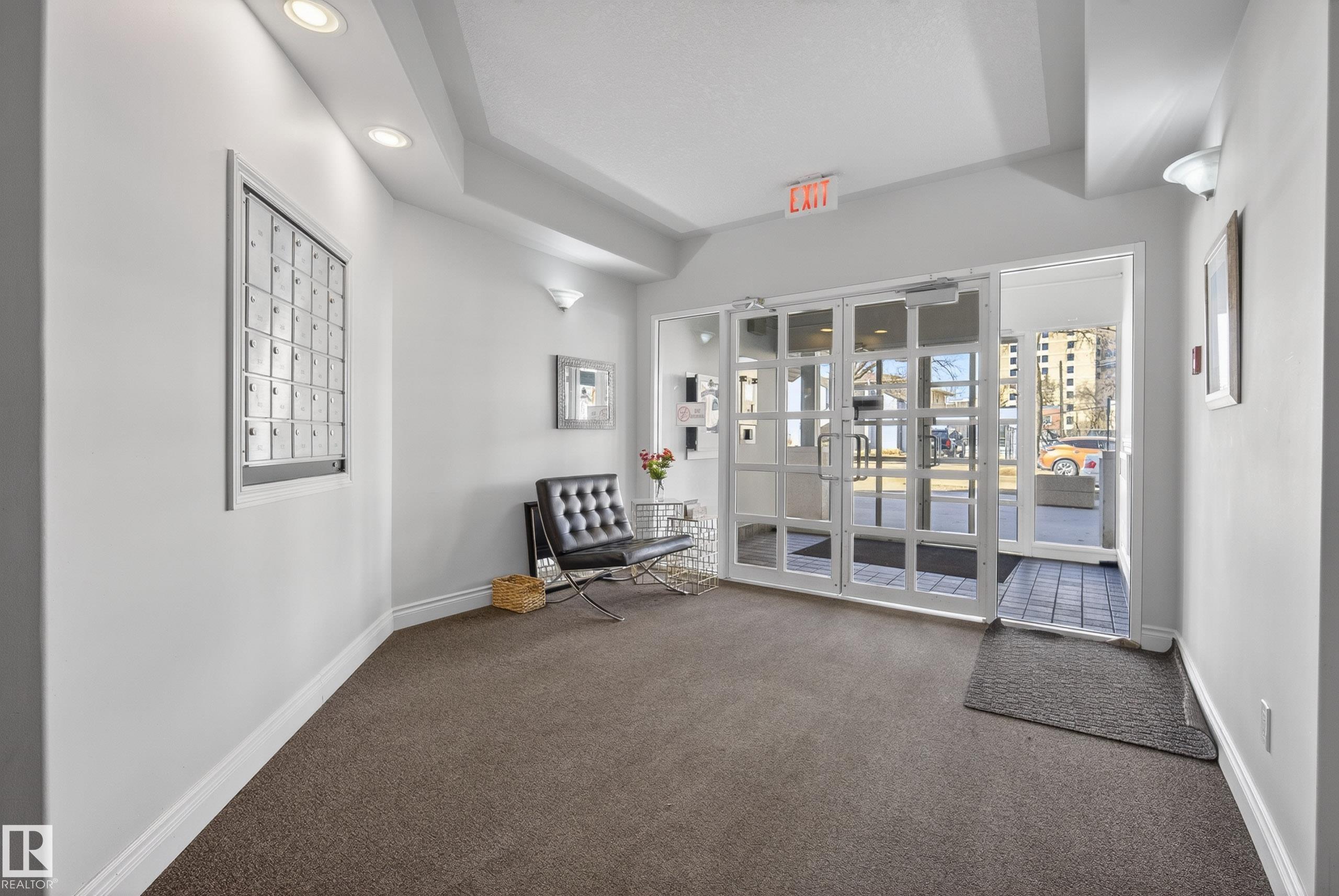 Photo 9 at 205 - 10011 110 Street NW, Wîhkwêntôwin, Edmonton