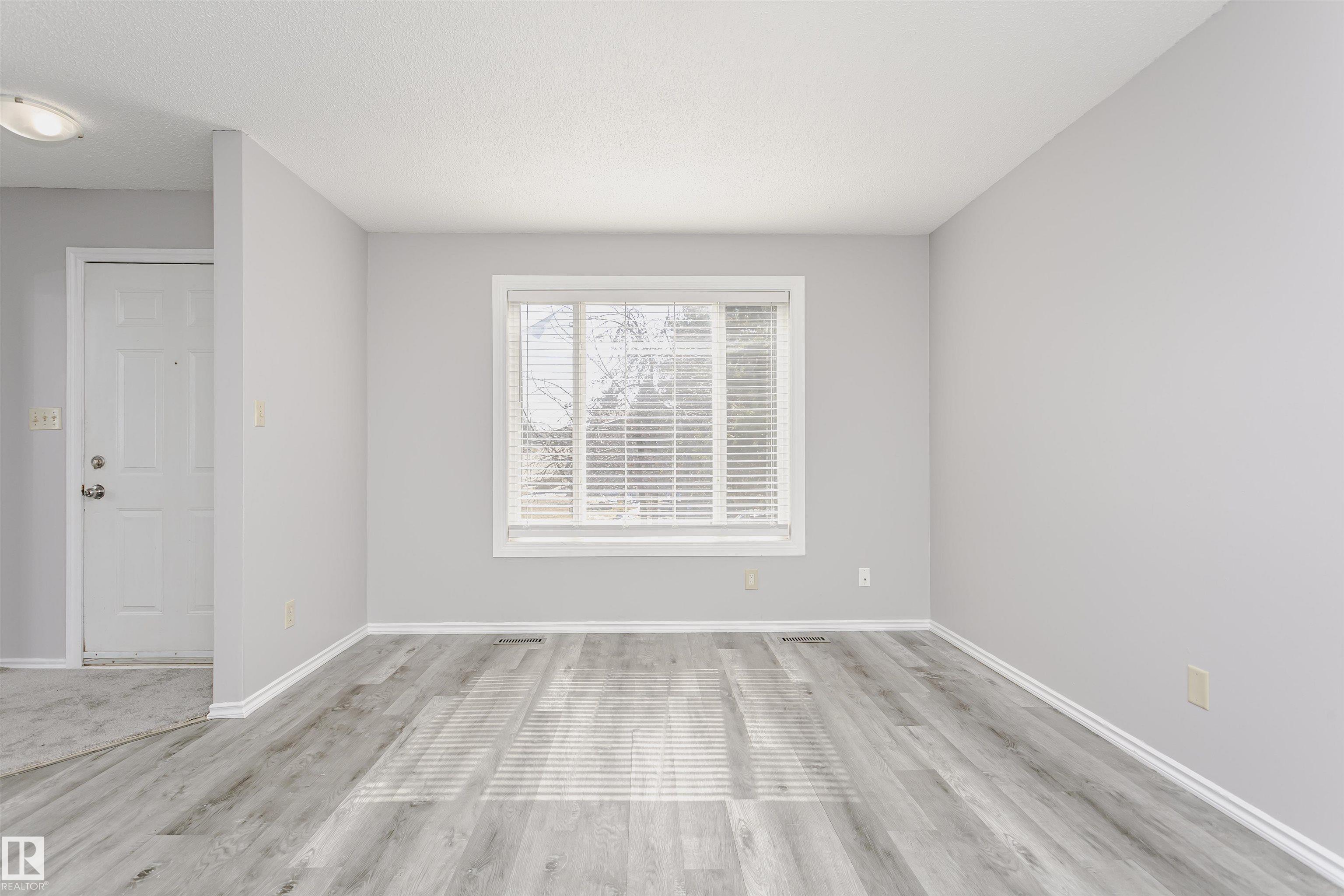 Photo 11 at 7428 188 Street NW, Lymburn, Edmonton