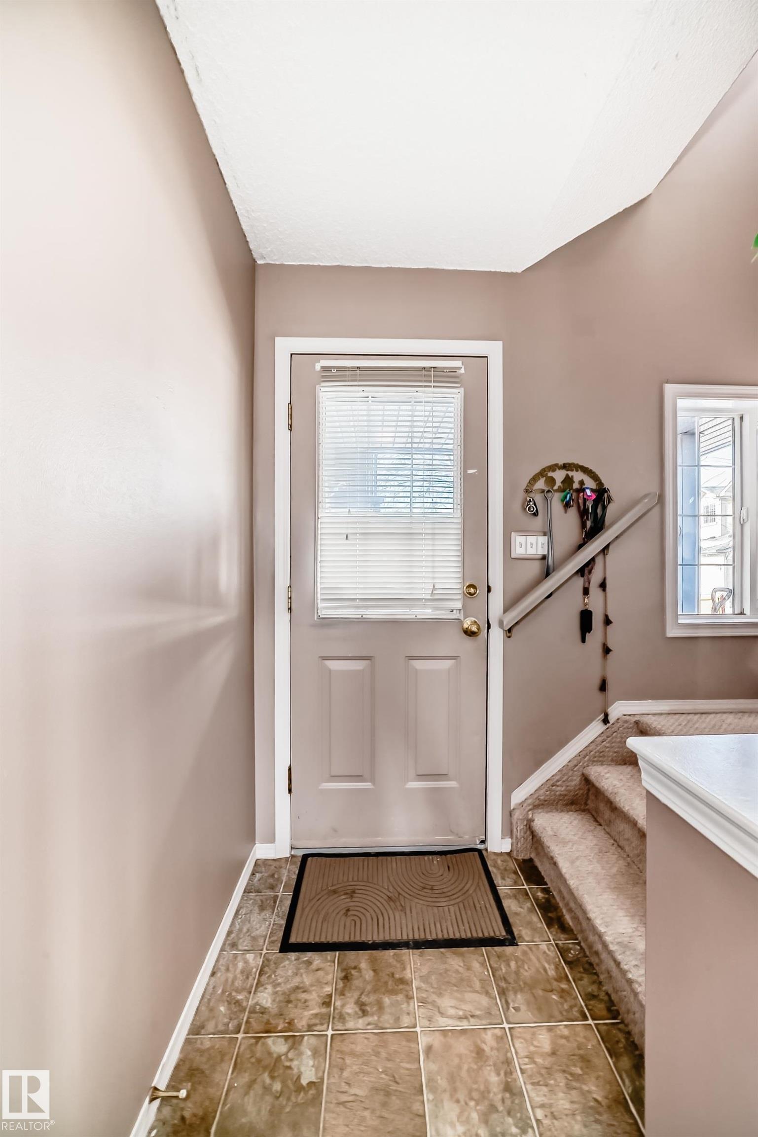 2927 30 Street NW, Silver Berry, Edmonton