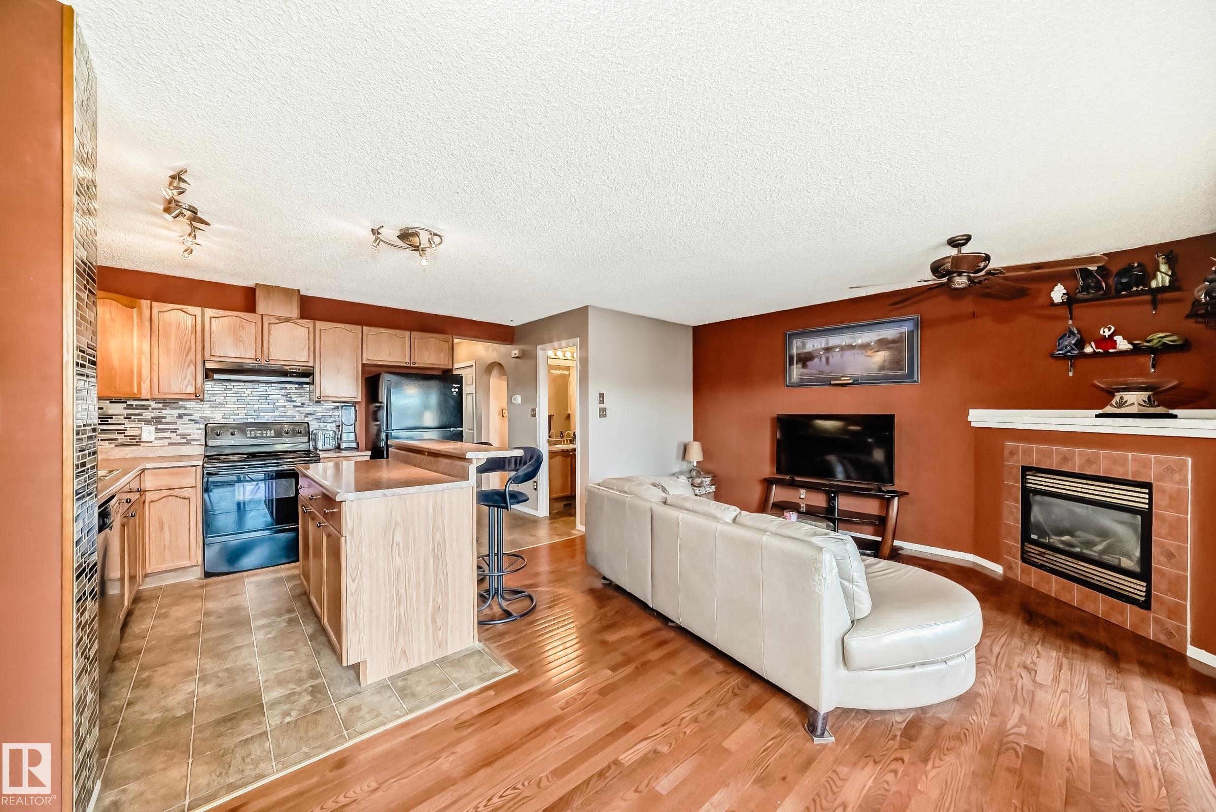 Photo 13 at 2927 30 Street NW, Silver Berry, Edmonton