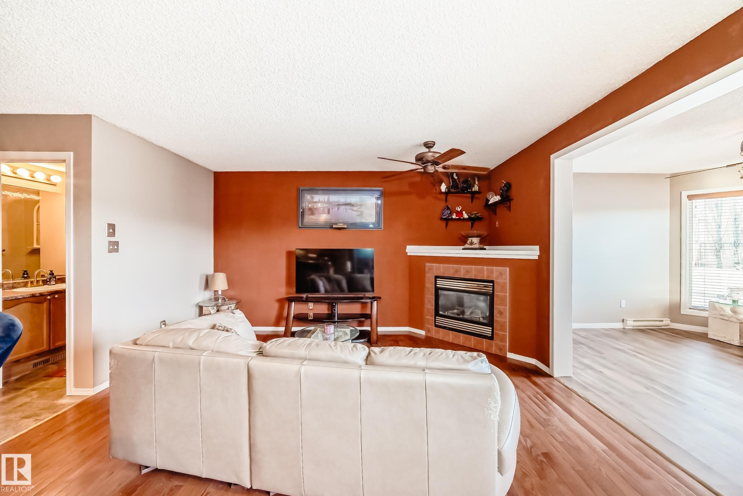 Photo 15 at 2927 30 Street NW, Silver Berry, Edmonton