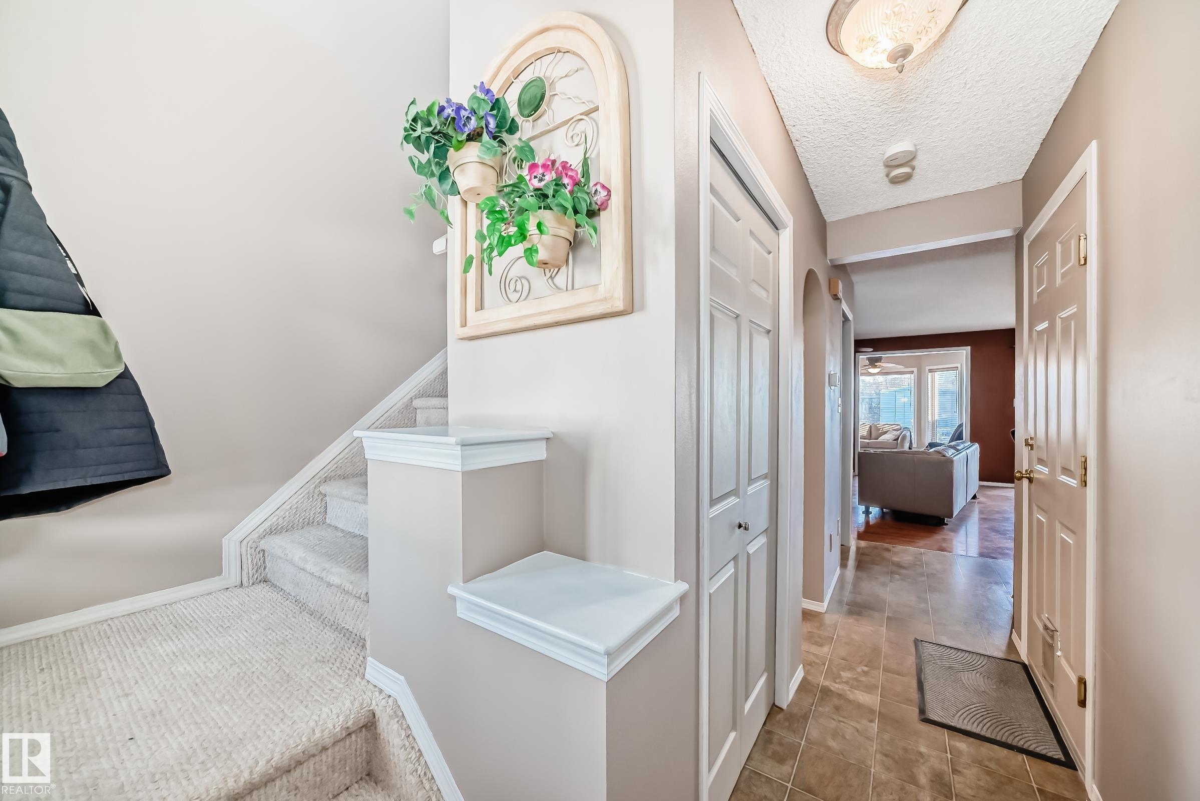 2927 30 Street NW, Silver Berry, Edmonton