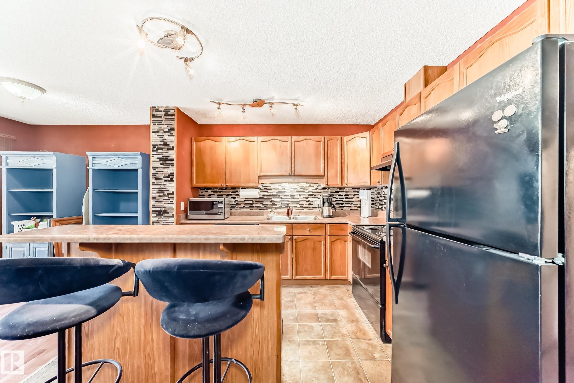 Photo 8 at 2927 30 Street NW, Silver Berry, Edmonton