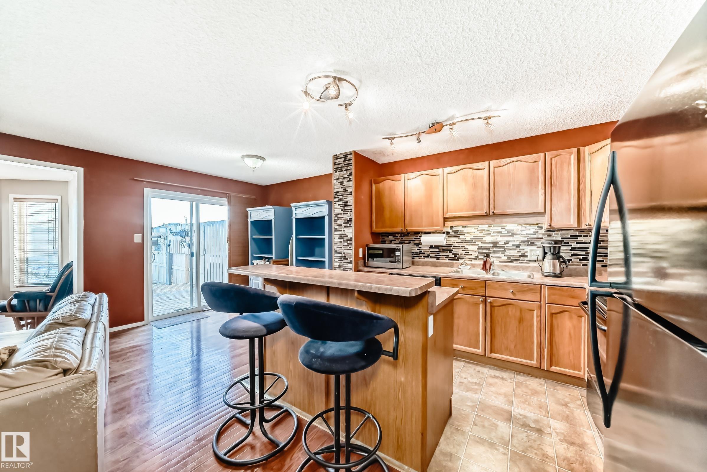 Photo 10 at 2927 30 Street NW, Silver Berry, Edmonton