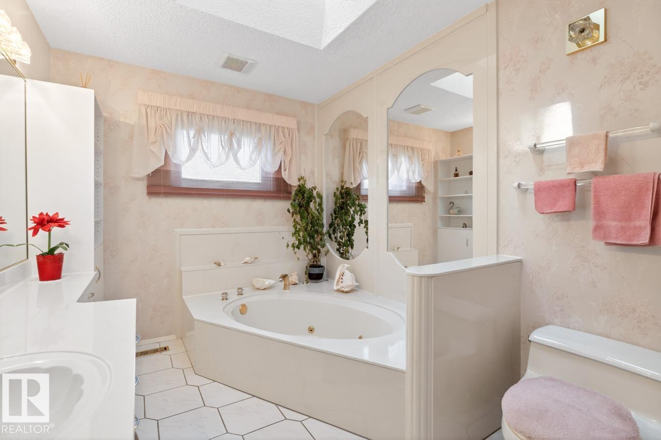 https://zimg.paragon.ice.com/ParagonImages/Property/PM/RAE/225398008/22/0/0/442b5de8a61209eee2d61c63210a8a9e/1/da42c0bc80c2d06f7a86ce5ad6f598c0/225398008-ab489143-2561-49b0-a86a-105bf93b5536.JPG