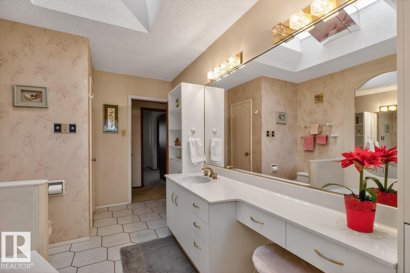 https://zimg.paragon.ice.com/ParagonImages/Property/PM/RAE/225398008/23/0/0/96dd0bc96c03ac03c71983cd0b2c6730/1/da42c0bc80c2d06f7a86ce5ad6f598c0/225398008-21d609e8-825f-4520-bb11-ac14d6ea0b18.JPG