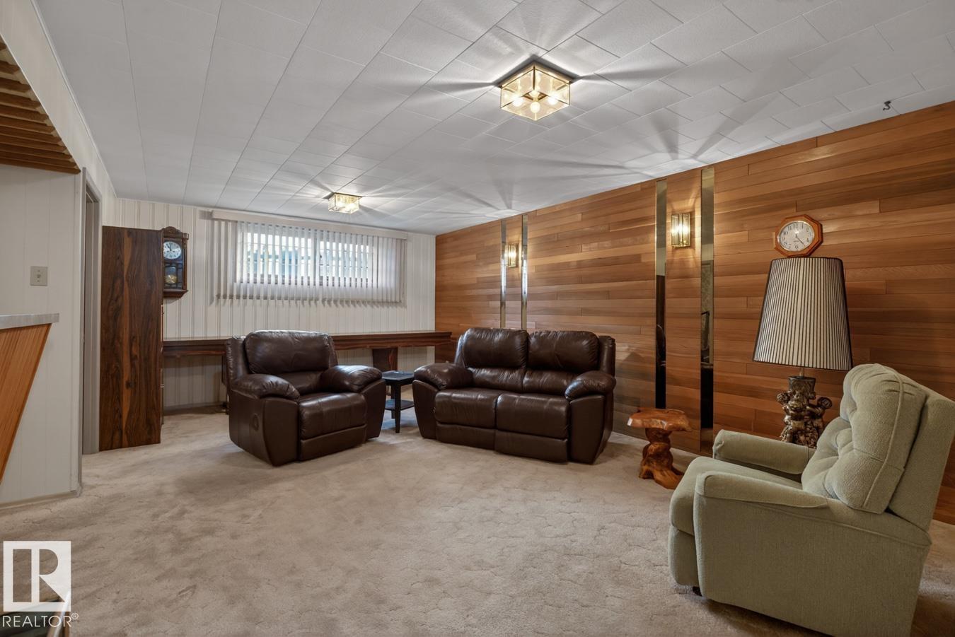 https://zimg.paragon.ice.com/ParagonImages/Property/PM/RAE/225398008/31/0/0/02c41cdb7b1ba92a2877206288e521f4/1/da42c0bc80c2d06f7a86ce5ad6f598c0/225398008-00749a9a-91a8-4fa9-8418-32970399e86f.JPG
