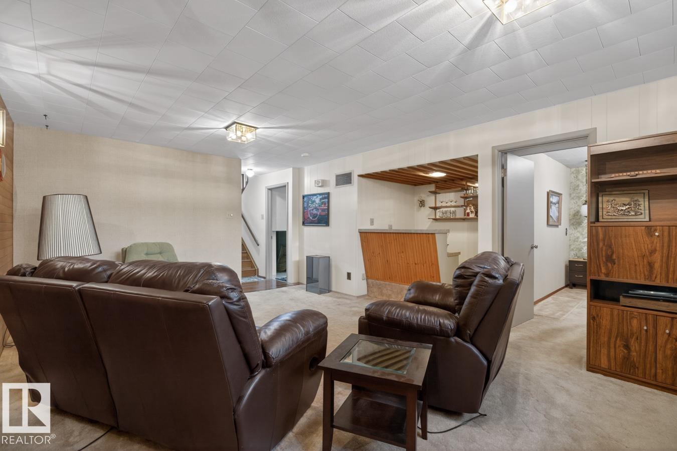 https://zimg.paragon.ice.com/ParagonImages/Property/PM/RAE/225398008/33/0/0/2ab58ee62e638a124c397171e591427f/1/da42c0bc80c2d06f7a86ce5ad6f598c0/225398008-111b3c2d-cb31-405f-8c4d-7812c35ec81b.JPG